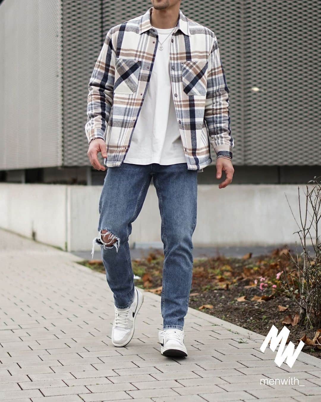Men Withのインスタグラム：「Cool outfit worn by our dear friend @whoismarkuss 👌🏽#menwithstreetstyle」