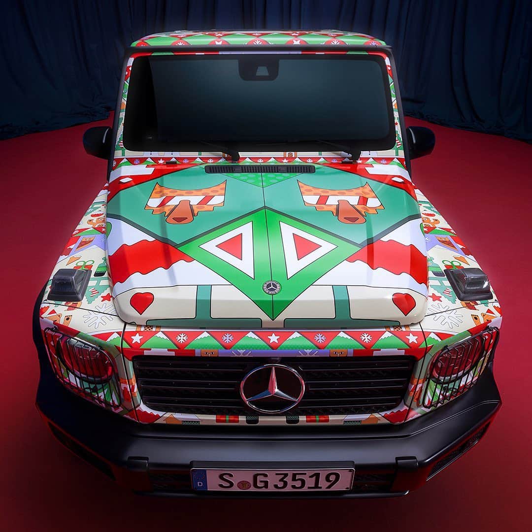 メルセデスベンツさんのインスタグラム写真 - (メルセデスベンツInstagram)「クリスマスムードが高まる12月──Gクラスがセーターを纏って登場！  今年のクリスマスシーズンは、暖かく健やかにお過ごしください。 これからもセーターを着たメルセデスが登場しますので、お楽しみに！  #UglySweaterCars #GClass  #MercedesBenz #mercedesbenzjapan #MBCars #Gクラス #SUV #Holidays #HappyHolidays #メルセデスベンツ #メルセデス #ベンツ #Gクラス #四駆 #クリスマス #アグリーセーター」12月7日 20時00分 - mercedesbenzjapan