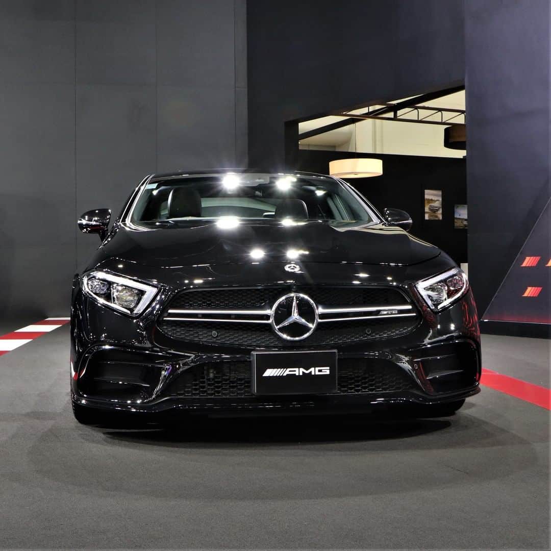 Mercedes-Benz Thailandさんのインスタグラム写真 - (Mercedes-Benz ThailandInstagram)「Motor Expo 2020 นี้…อย่ากลัวที่จะได้สัมผัสประสบการณ์สปอร์ตของคุณให้กลับมาอีกครั้งกับ  Mercedes-AMG CLS 53 4MATIC+ ขับเคลื่อนด้วยขุมพลังเครื่องยนต์ 6 สูบแถวเรียง biturbo ผสานเทคโนโลยี EQ Boost พร้อมเอกลักษณ์และดีไซน์เฉพาะตัวด้วยไฟหน้าแบบ MULTIBEAM LED ภายในตกแต่งด้วยเบาะนั่งหุ้มหนังแบบ AMG Nappa Leather ตัดสลับ Dinamica Microfibre ที่ตอบสนองความเร้าใจได้ทุกวินาที 🏁 ผสานดีไซน์สปอร์ตที่ลงตัวราวกับคุณสวมวิญญาณเป็นนักแข่งมืออาชีพ!!   ติดตามความเคลื่อนไหวของเมอร์เซเดส-เบนซ์ ก่อนใครได้ที่ LINE Official Account @ mercedesbenzth http://mb4.me/MBTHLINE  โอกาสที่ดีที่สุดในตอนนี้มาถึงแล้ว!! ที่คุณจะได้ครอบครองรถยนต์เมอร์เซเดส-เบนซ์ พร้อมข้อเสนอที่ดีที่สุดได้ที่ http://mb4.me/promotions2020  พบกันที่งาน Thailand International Motor Expo 2020 วันที่ 2 ธ.ค. 2563 – 13 ธ.ค. 2563 ณ อิมแพ็ค ชาเลนเจอร์ ฮอลล์ 1 เมืองทองธานี จันทร์ – ศุกร์ 12:00 – 22:00 น. เสาร์ – อาทิตย์ และวันหยุดนักขัตฤกษ์ 11:00 – 22:00 น.  #BeFearless #MotorExpo2020 #MercedesAMG #AMG #CLS53 #Mercedes #AMG 🔥 #Power #Passion #Luxury #Instacar #Lifestyle #MercedesAMG #MercedesBenzThailand」12月7日 20時00分 - mercedesbenzthailand