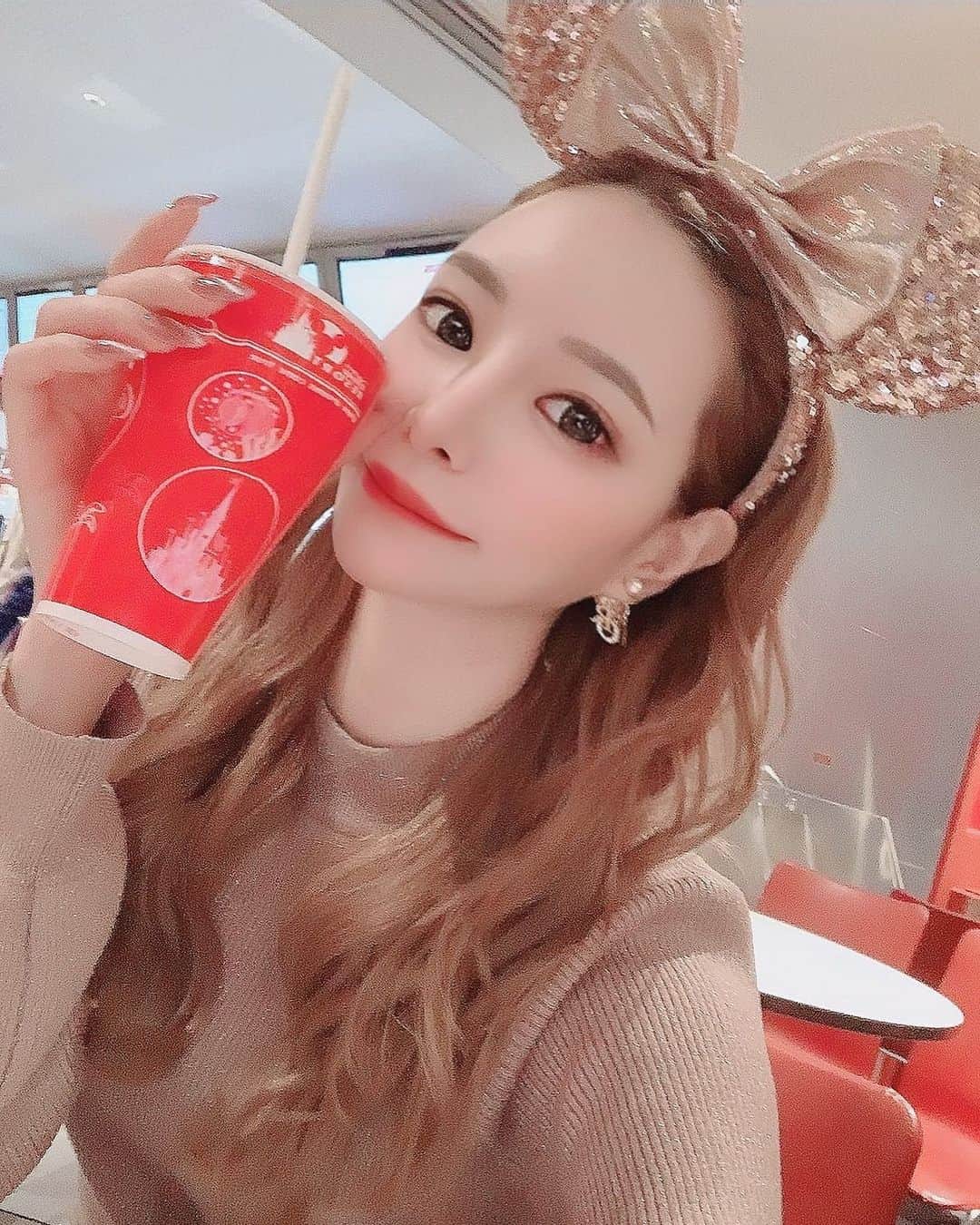 のインスタグラム：「﻿ ﻿ いつかの夢の国👸👑*ﾟ﻿ ﻿ ﻿ #ディズニーランド#TDL﻿ #ディズニーシー#ディズニーカチューシャ」