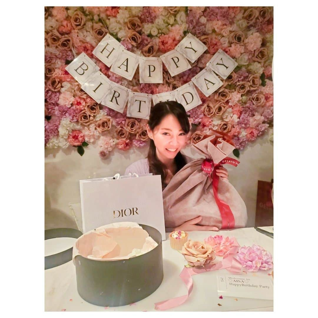 柴本愛沙さんのインスタグラム写真 - (柴本愛沙Instagram)「🎂 おかげさまで今年も 無事にこの日を迎えられました。  今日は普通に仕事だったけど、 楽しい撮影の仕事もあったりで いつもよりHAPPYな1日でした✨  いくつになってもやりたいことが 次から次へと出てきてしまって 一向に落ち着く気配はありませんが、 こんな人生も悪くはないかな。  新しい年も、目標と楽しみを忘れず 日々精進していきたいと思います💕  大切な仲間や家族に感謝する日。 いつもありがとうございます！ 今後ともよろしくお願いします💌  #birthday #BD #12月7日 #12月7日生まれ #冬生まれ #寒いの苦手 #誕生日 #バースデー #バースデーサプライズ #ビックリした #嬉しかった #感動 #誕生日サプライズ #ありがとう #友達っていいね #一生大切にしたい仲間 #両親にも感謝 #お父さんありがとう #お母さんありがとう #happybirthday #ジンジャーガーデン青山 #gingergardenaoyama #surprise #thankyou #mybirthday ⬅︎ #そんな雑誌あったよね #中学生の時読んでた #最後どうでもいい情報」12月7日 20時03分 - aisa_shibamoto