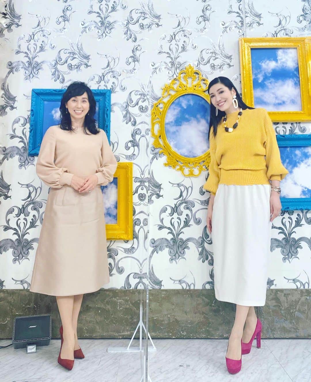 のインスタグラム：「今日のフジテレビ【バイキングMORE】は、東尾理子ちゃんと一緒でしたよ😍  ナチュラルで美しい理子ちゃんは髪が伸びて、更に女性らしく✨✨😍 　  来週も是非、ご覧下さいませ☺️🍀 そして今晩は【スカッとジャパン】❣️  #ニット　　　@nostalgia_jp  #ピアス  @danaethefashion  #ネックレス  @abiste_official  #スカート　　　@zara  #パンプス  @miumiu @rikohigashio」