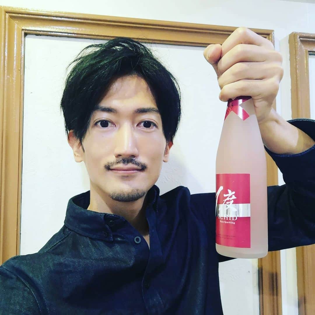 矢口恭平さんのインスタグラム写真 - (矢口恭平Instagram)「何度も飲もうよ。俺と One time? No, Let's drink many times.  together  @ichido.1.do  #ICHIDO #ICHIDOスパークリング #ICHIDOで乾杯 #sake #sparklingsake #日本酒 #日本酒スパークリング」12月7日 20時12分 - kyohei_yaguchi