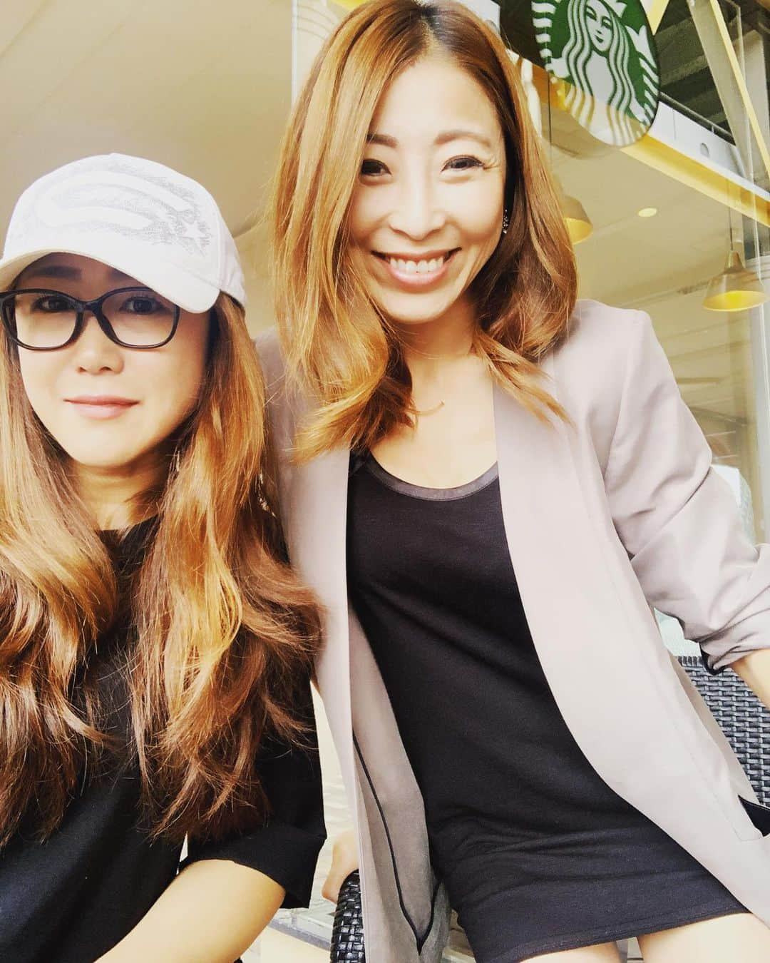 水田真依子さんのインスタグラム写真 - (水田真依子Instagram)「優子さんとスタバ💕 #おしゃれ #love #人気 #可愛い #お洒落 #きれい #ファション #beauty #doresuwe #followmefollowyou #ヘアアレンジ #outrosol #ファッション #いっぱい #casselini #levernis #ヘアセット #ヘアカラー #美容室 #スタイリング #fashion #coordinate #撮影会 #instagramers #フォローバック #hashreco #sexygirl #sexy #美容師 #ナチュラル感がすき」12月7日 20時22分 - maikosebasu