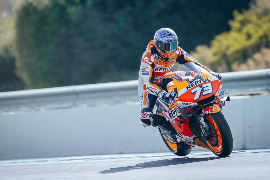 レプソル・ホンダのインスタグラム：「#TheYearThatWas - #AndaluciaGP ⠀⠀⠀⠀⠀⠀⠀⠀⠀ He flew solo on Sunday but @alexmarquez73 earned himself a first top ten in the premier class. Progress.」