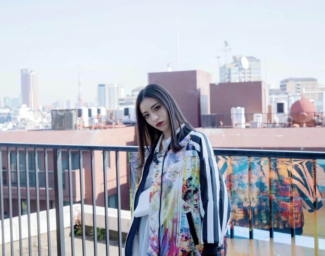 飯田りほのインスタグラム：「TCY 発 アパレル｢CHOICE」コラボレーション企画第一弾のGalleryページにて開催されているオンライン写真展に参加しました💁‍♀️  個性的な柄で本当にオススメ♥  ↓でCHECKできます！！ https://www.choice-tokyo.com  @choice_tokyo 是非覗いて見てください☺️  #choice #choicetokyo #apparelbrand」