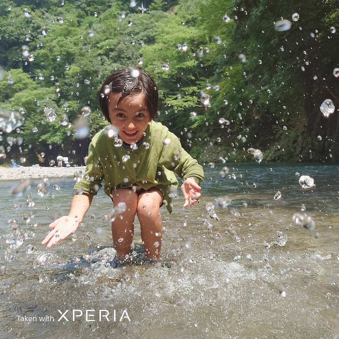 Sony Mobileさんのインスタグラム写真 - (Sony MobileInstagram)「In your element (whatever the elements). With Xperia 5 II and IP65/68 water resistance, nothing can stand in your way.  #TakenWithXperia #Xperia1II #Xperia5II #Sony #SonyXperia #MobilePhotography #Photography #Photographer #Family #Children #SonyPortraits #FamilyPhotography #CaptureTheMoment #PhotographyPro #20fps #WaterResistance   24mm l 1/1000s l f/1.7 l ISO64」12月7日 20時38分 - sonyxperia