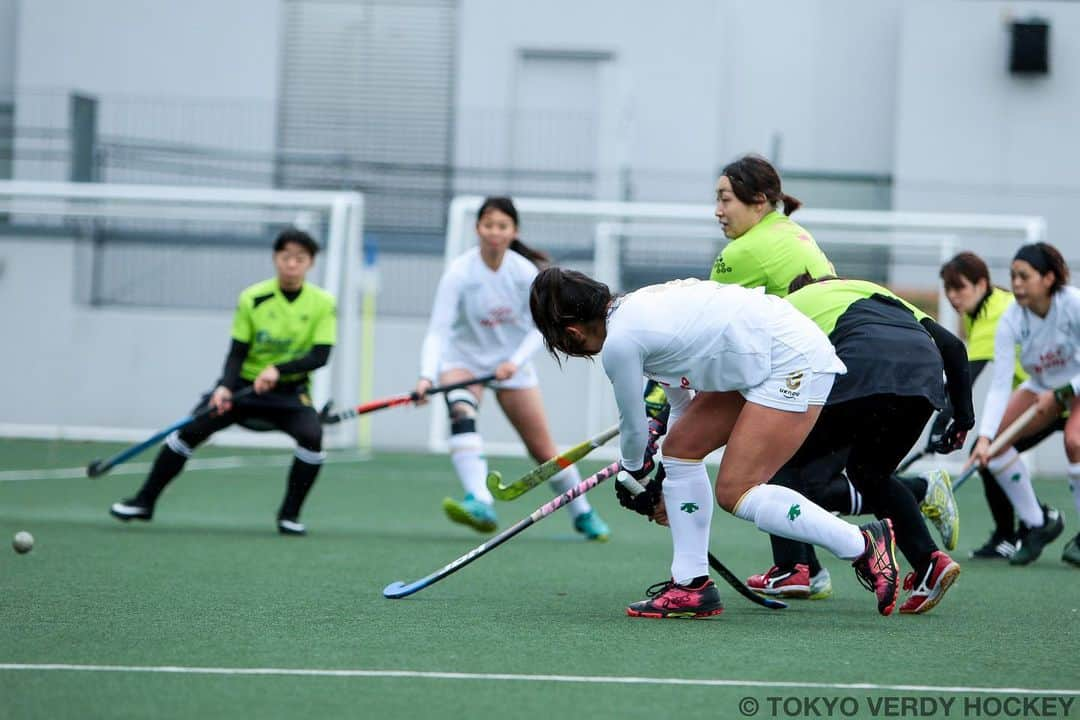 及川栞さんのインスタグラム写真 - (及川栞Instagram)「. Action☄️💥💥🏑 @verdy_hockey💚🤍  📸 @saito.takehiro   #tokyoverdy#hockey#hardwork#skills#backhand#shoot#uknou#descente#teamjdh#asics#asicsjapan#doron#activital#beachbody#spocolla#kanro#happinet#shihorioikawa#3#goalornogoal」12月7日 20時38分 - shihori.3