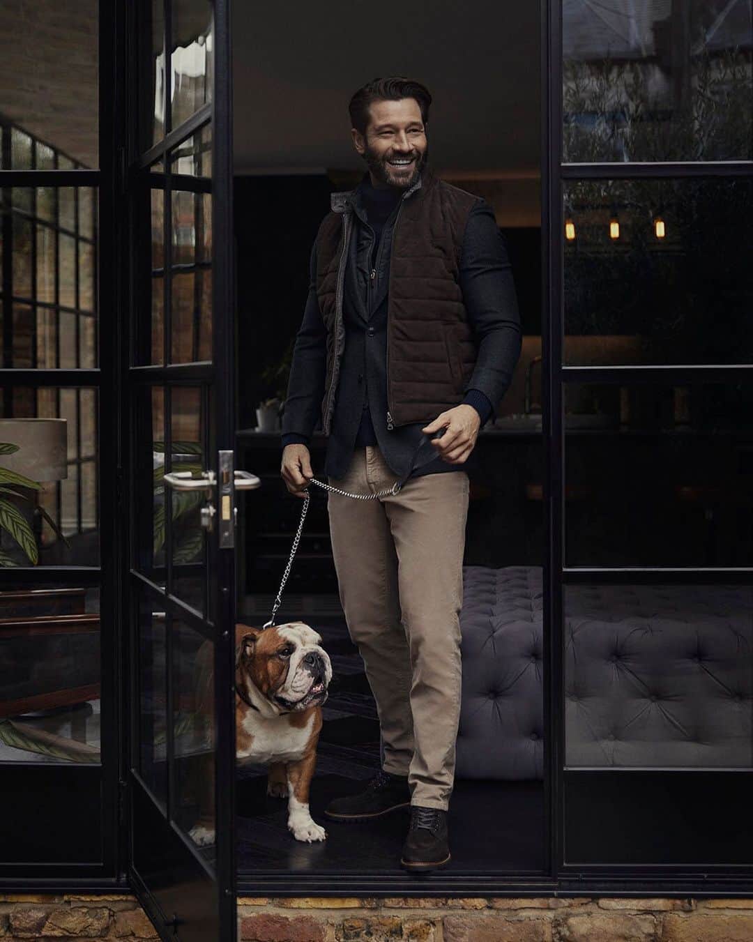 ハケットのインスタグラム：「This season, invest in our winter favourites for a true casual look. Find out more about today’s gifting ideas at the link in our bio #STAYHackett」