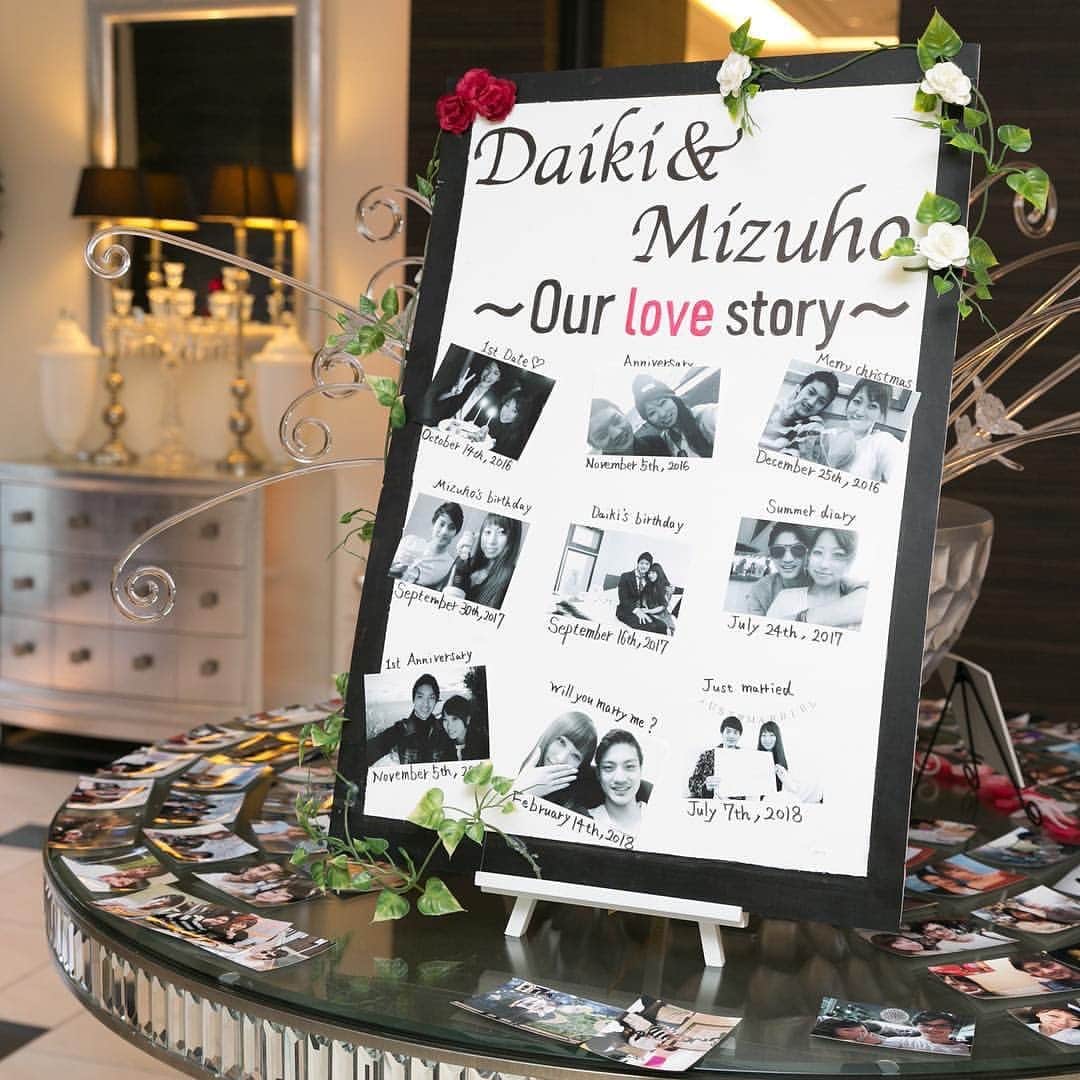 ベストブライダル公式さんのインスタグラム写真 - (ベストブライダル公式Instagram)「~想い出のお写真の素敵な飾り方🌱~  ウェルカムスペースでゲストなら喜ばれるのは やはりゲストが知らないおふたりを知ることができる、 想い出のお写真です💓  本日は参考になるおふたりのお写真の飾り方をご紹介！  1枚目は @mi_ju.a さま✴︎ プレ花嫁さまの中でも人気のおふたりの歴史を書く #ourlovestory  当時のお写真も一緒に飾って、 より素敵なアイテムにアレンジされました☺️  2枚目からも思わず真似したいアイデアばかりです！ ぜひスワイプしてご覧くださいませ。  Special Thanks❤︎ 2枚目　@mi_ju.a さま 3枚目 @erika_1109wd さま  ＝＝＝＝＝＝＝＝＝＝＝＝＝＝＝＝＝＝＝＝＝＝  \ウェディングフォト募集中❤️/ @bestbridal.jp をフォローして、 お写真の投稿をお待ちしております！ . 当アカウントでリグラムOKなベストブライダルの卒花嫁orプレ花嫁の皆様は、 #BB花嫁 のハッシュタグをつけて投稿をお願いします💕  ※BB花嫁に投稿があったお写真をリグラムする際は、 個別にご連絡は行っておりません。予めご了承ください  \ブライダルフェアの予約について💐/ アカウントプロフィールのURL先、 各会場のHPもしくはDMよりご予約を承っております。 どんな式場が自分に合うかわからない、結婚式をするか迷っている...など些細なご質問でもお気軽にDMにてご相談くださいね。  \💗たくさんの、LOVEを届けよう/ 私たちのブランドスローガンは #たくさんのLOVEを届けよう 💕  お客様との出会いは一生における 祝福の瞬間を祝う始まりです。  私たちはお客様とおふたりの人生を、 祝福し続ける存在でありたいと考えています🕊  ベストブライダルは、世の中で1番、 たくさんのLOVEが届く瞬間をお祝いする企業を目指します♡」12月7日 20時40分 - bestbridal.jp