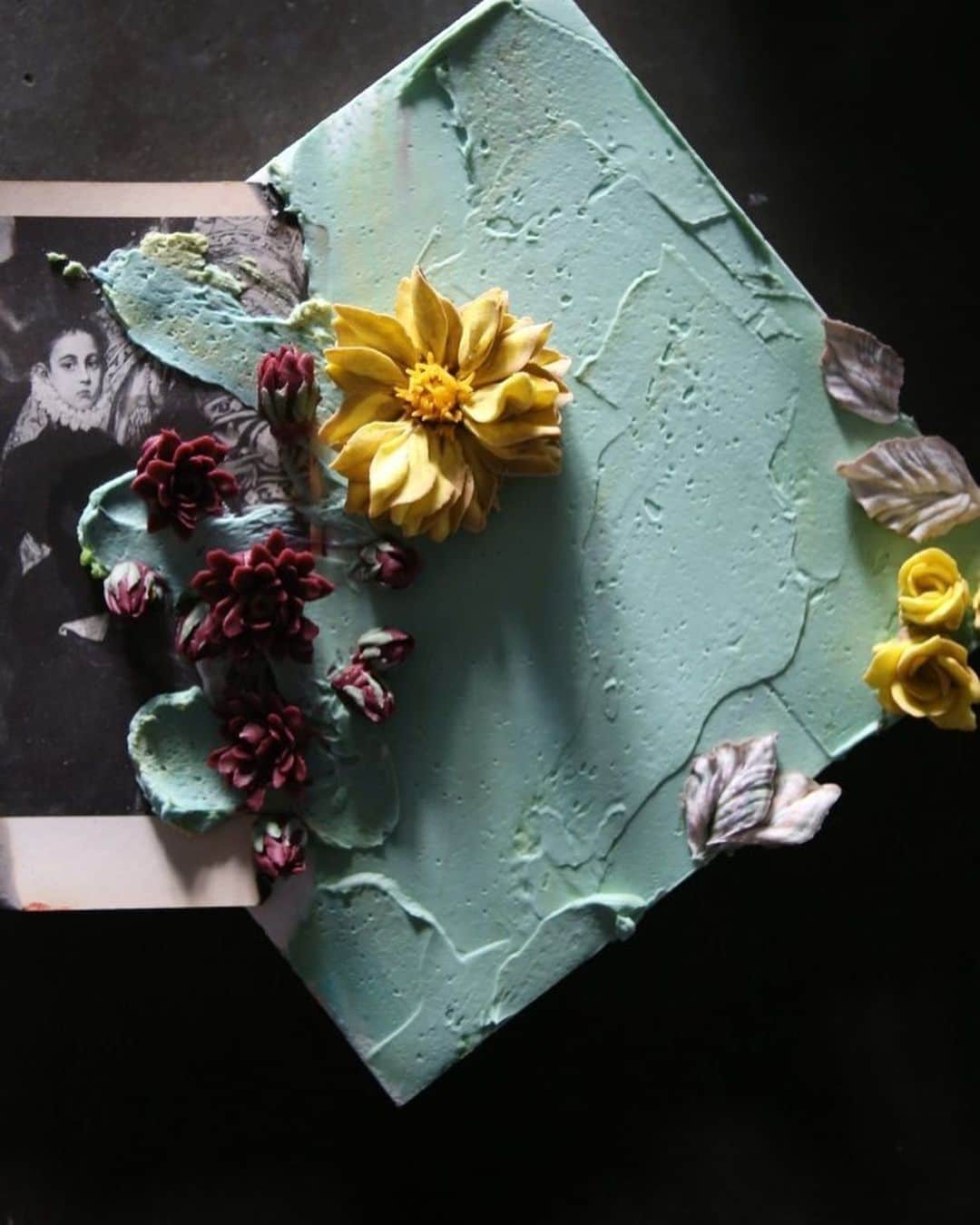 청담 수케이크 (atelier soo)さんのインスタグラム写真 - (청담 수케이크 (atelier soo)Instagram)「ㅡ 미완성. 플라워케이크에왜빠져들게되는지 이사진으로조금설명이될까. 꽃하나올리고가슴이많이무너진다. ㅡ #내년부터는미완성도사진에담아보기.다짐.  #flower #cake #flowercake #partycake #birthday #weddingcake #buttercreamcake #buttercream ㅡ www.soocake.com vkscl_energy@naver.com」12月7日 20時41分 - soocake_ully