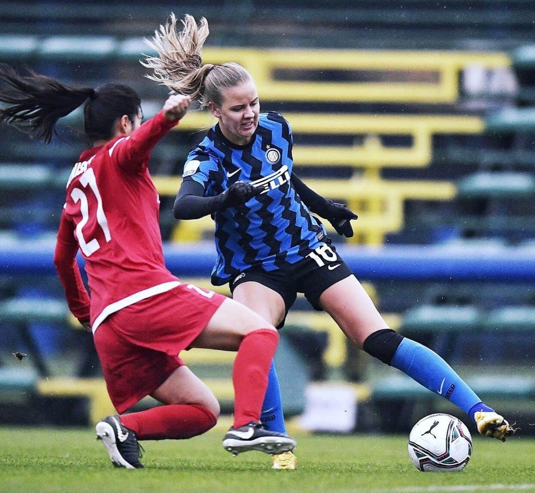 インテルナツィオナーレ・ミラノさんのインスタグラム写真 - (インテルナツィオナーレ・ミラノInstagram)「WIN WIN WIN ✅✅ Another victory for Inter Women: 2-0 against San Marino Academy thanks to Catelli's first goal for the Nerazzurri and a finish from Tarenzi!」12月7日 20時46分 - inter