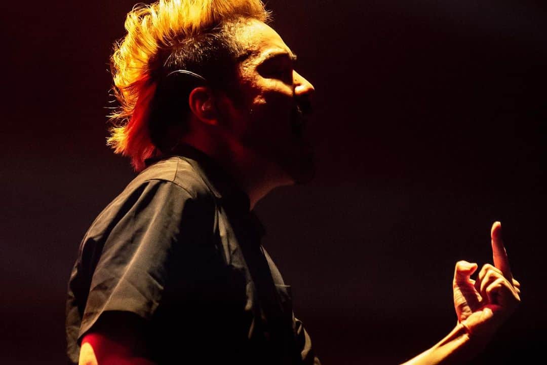 Kenta Koieのインスタグラム：「Crossfaith Japan Tour ‘SYNTHESIS’  来てくれた皆んなありがとう、ライブには日常では生まれない色んな表情を見せてくれる。  次はいつ会えるかな？  またその日まで強く生きようと感じてくれたらこのツアーは大成功です。  そして俺たちの次の動きに注目しててね😏  Photo by @takeshiyao」