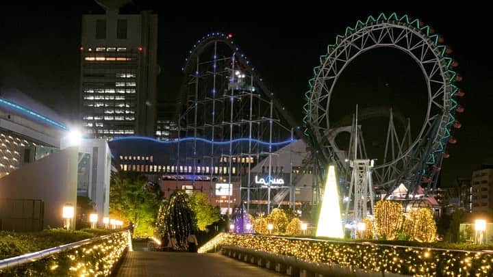 テヴィタ・フィフィタのインスタグラム：「Good night 🇯🇵 and good morning 🇺🇸! #tokyodomecity is an amazing place during the holidays! Hopefully you get to see this place and many more places around the world once this pandemic is over! #staysafeandhealthy」