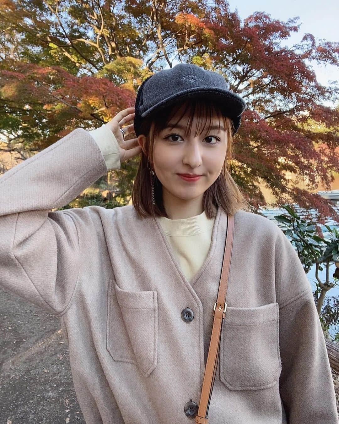 市野莉佳さんのインスタグラム写真 - (市野莉佳Instagram)「. 今日は暖かかったね〜🍁 🧢 @converse_jp  👕 @trunc88_official  👜 @mcmjapan  👟 @bershka  #りかりこ #ファッション #コーデ #私服 #ootd #fashion #cordinate #japan #紅葉 #japan #twins #instagood」12月7日 20時49分 - ichirika_62