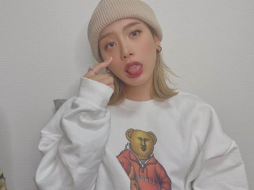 acaneのインスタグラム：「・ ｶﾗｺﾝｶﾜｲｲ🌳💜 外国人みたいになりたくて🤔 たまには気分転換にいいね😚  瞳の色だけ変えたくて 12mm〜13mmのもの選んだ😇  10％オフなるってさ🥲 クーポンコード：acane10  #hapakristin #ハパクリスティン #カラコン」