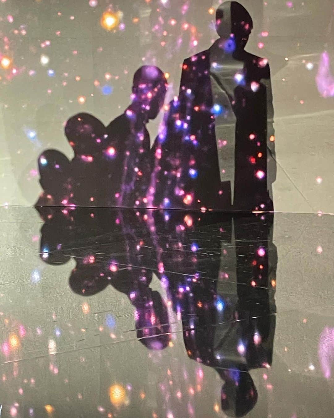 キム・ジョーンズのインスタグラム：「Backstage moment @dior @kennyscharf  watch live tomorrow at 2 pm paris time on dior.com」