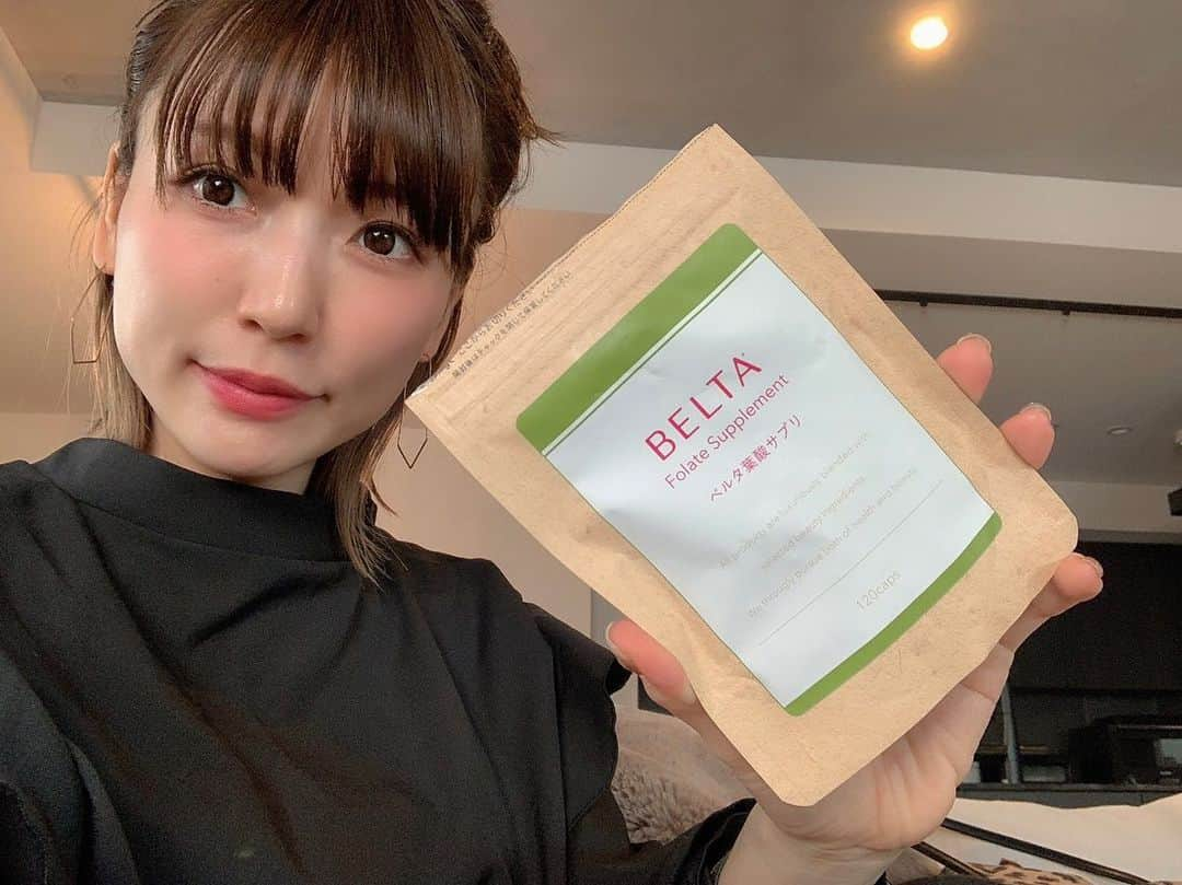 桃さんのインスタグラム写真 - (桃Instagram)「妊娠してからの葉酸サプリは毎日BELTAを飲んでます🙆🏻‍♀️ 国産で成分が安心、 そして葉酸がなんと480μgも配合、 さらに葉酸以外の妊婦さんが必要な栄養素も配合されているうえに…  なんと、あの、妊婦マークとコラボしたりもしてるのです😳✨それだけでなんか安心感あるよね🤰🏻❤️ 婦人科でも推奨してるんだって！！  酵母葉酸っていう、普通の葉酸よりも身体が吸収しやすい葉酸が配合されてるみたい。 これから妊活予定の方は飲んでおくべし✊🏻 ストーリーとハイライトにURL載せておきます😉 #葉酸サプリ #BELTA #ベルタ葉酸サプリ #酵母葉酸 #pr #妊活 #マタニティマーク」12月7日 20時51分 - momo.official