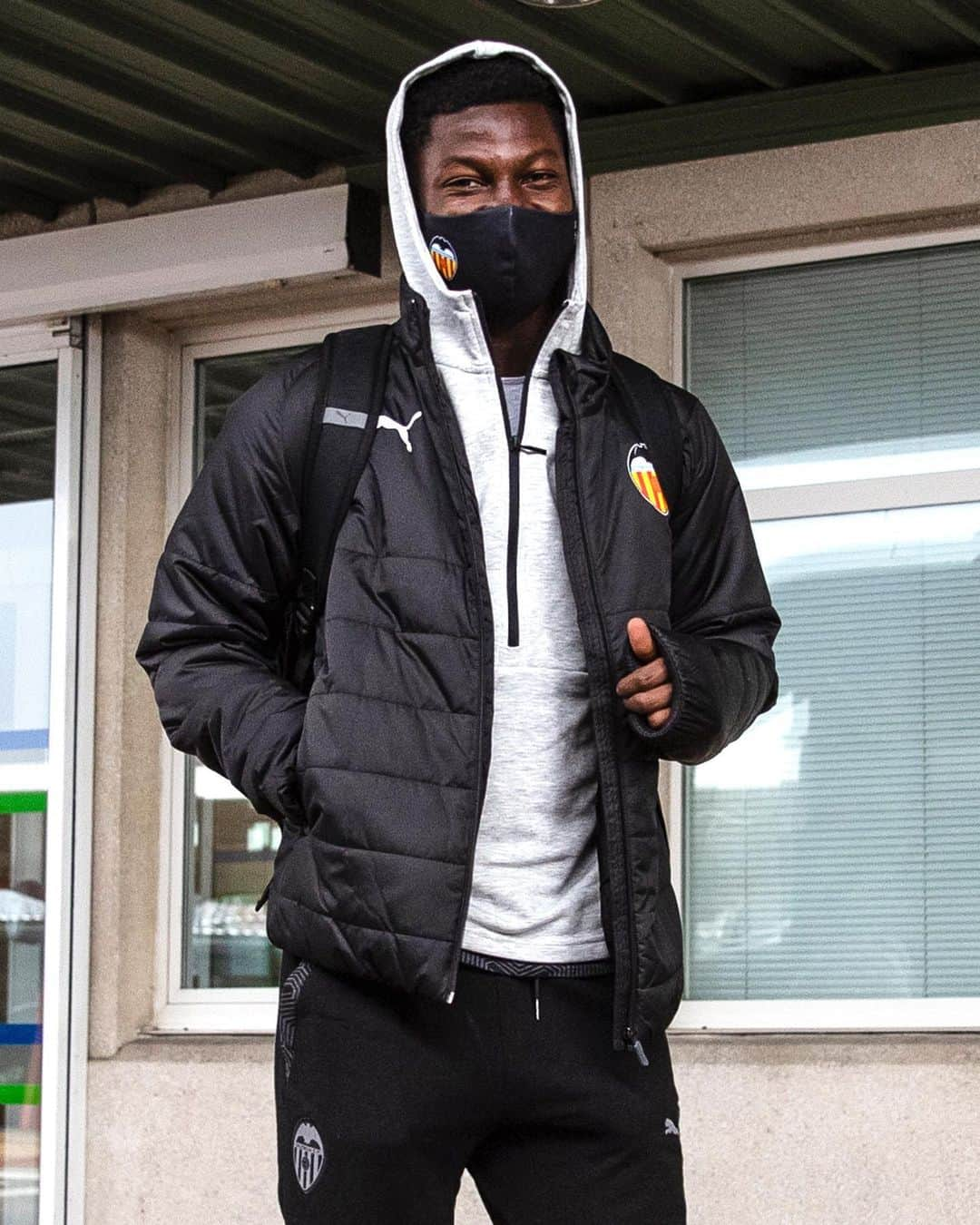 バレンシアCFさんのインスタグラム写真 - (バレンシアCFInstagram)「🛬 Made it to EIBAR 💥  #laliga #AMUNTValencia🦇 #EibarValencia ⚽️」12月7日 20時56分 - valenciacf