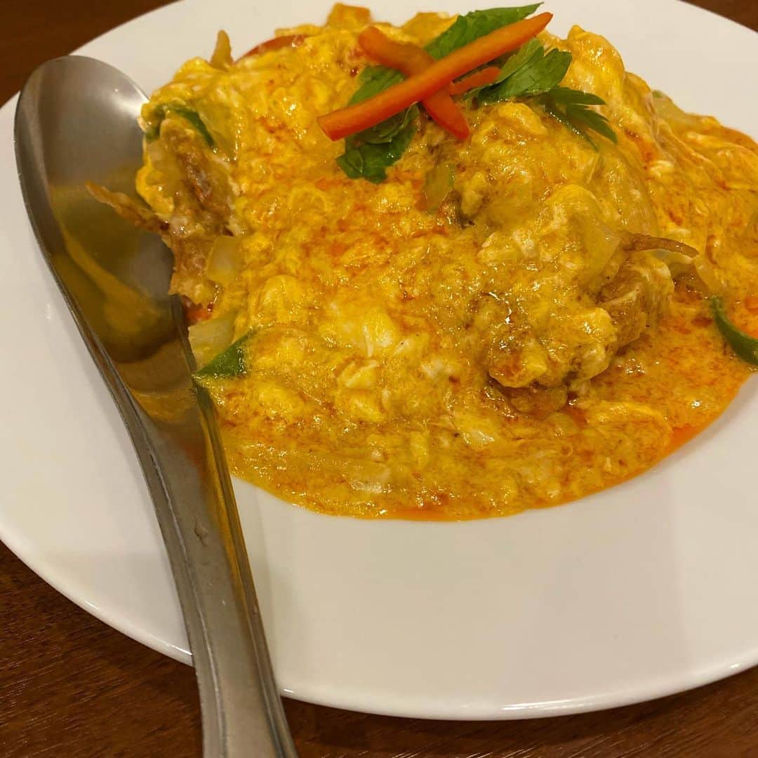 エダジュンさんのインスタグラム写真 - (エダジュンInstagram)「早い時間を狙ってタイ料理を腹パンまで、食べてきました（´-`）.｡o ・ タイ料理最高っ🇹🇭✨ ・ 噂通り、プーニムパッポンカリーが美味しくて、カオニャオをおかわりしたくらいでした🍚！ ・ ・ #タイ料理#thaifood  #パクチーボーイ#エダジュン」12月7日 20時59分 - edajun