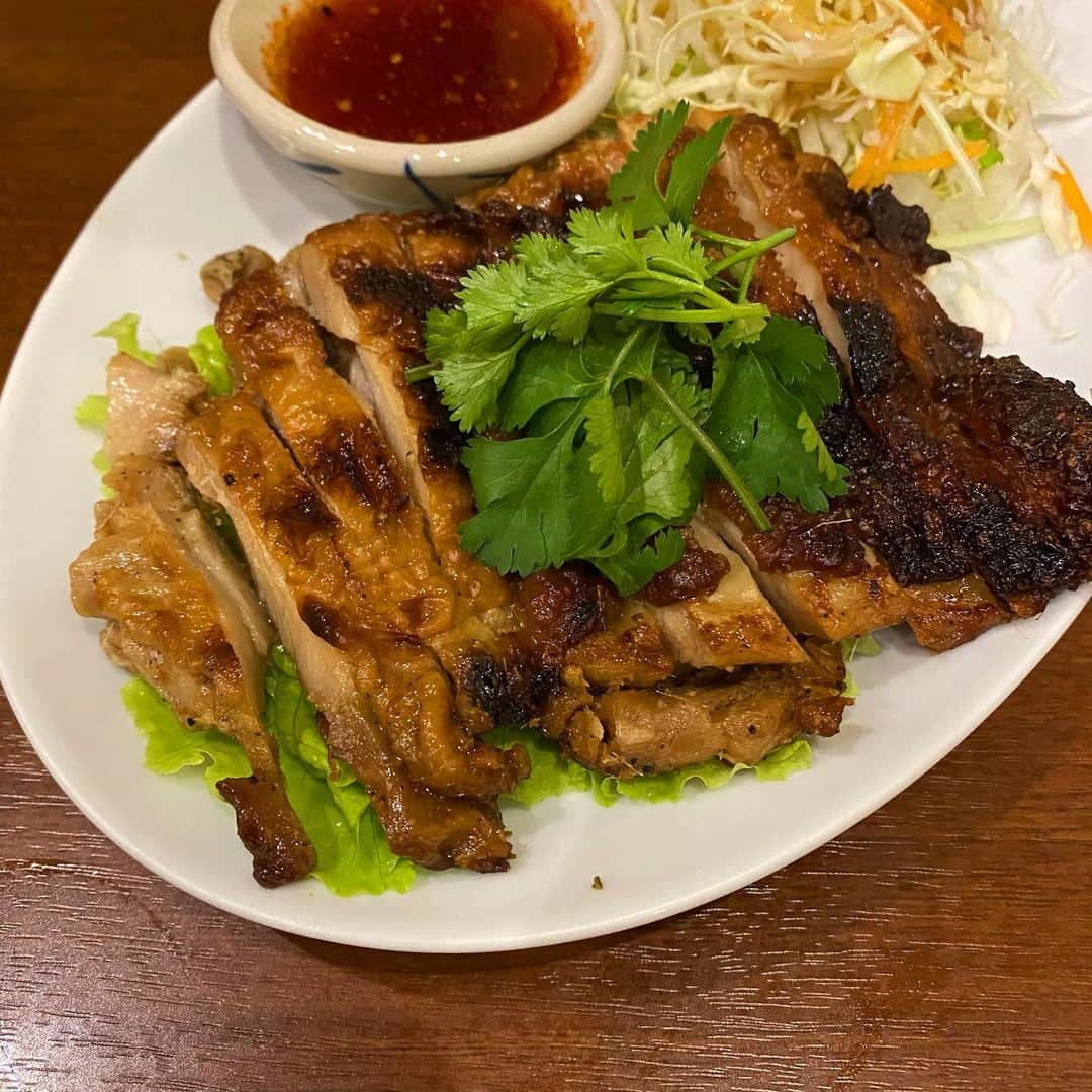 エダジュンさんのインスタグラム写真 - (エダジュンInstagram)「早い時間を狙ってタイ料理を腹パンまで、食べてきました（´-`）.｡o ・ タイ料理最高っ🇹🇭✨ ・ 噂通り、プーニムパッポンカリーが美味しくて、カオニャオをおかわりしたくらいでした🍚！ ・ ・ #タイ料理#thaifood  #パクチーボーイ#エダジュン」12月7日 20時59分 - edajun