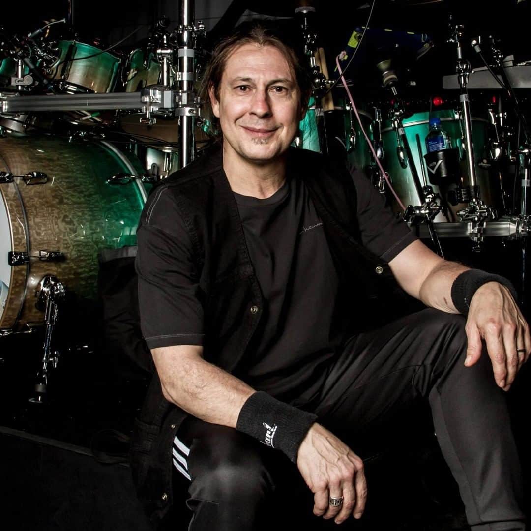 ドリーム・シアターのインスタグラム：「Check out "Slicing Up Time" a new article written by @mikemanginiofficial for @drumeoofficial - drumeo.com/beat/mike-mangini-slicing-up-time  #dreamtheater #mikemangini #drumeo」