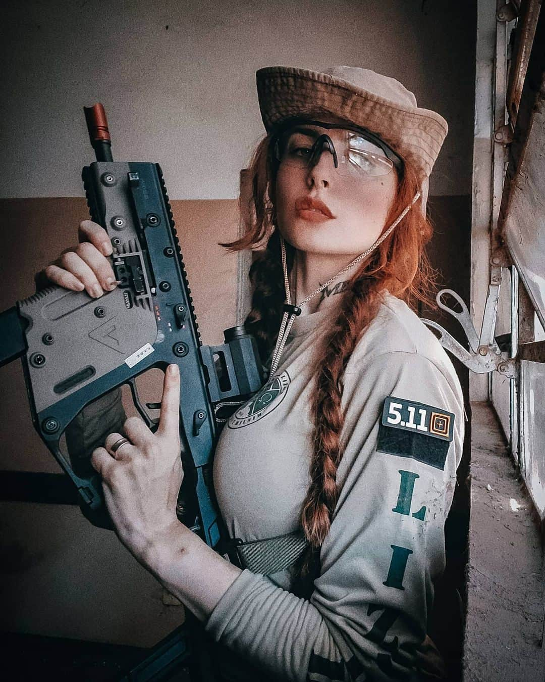 Anna Vargasさんのインスタグラム写真 - (Anna VargasInstagram)「🤘🏻 . Parceiros: EQUIPAMENTOS TÁTICOS: @511tacticalbrasil . MUNIÇÃO: @spartanairsoftmunition . TREINAMENTOS TÁTICOS: @fhtreinamentosespeciais . MIRAS: @mundomira . PATCHES BORDADOS: @1ciadistintivosoficial . SITES: @sitevipinternet . CAMISETAS: @teamsix.brasil . #airsoft #airsoftbrasil #milsim #airsoftgirl #tactical #tacticool #military #airsoftcommunity #girlsandguns」12月7日 21時12分 - myst.shots