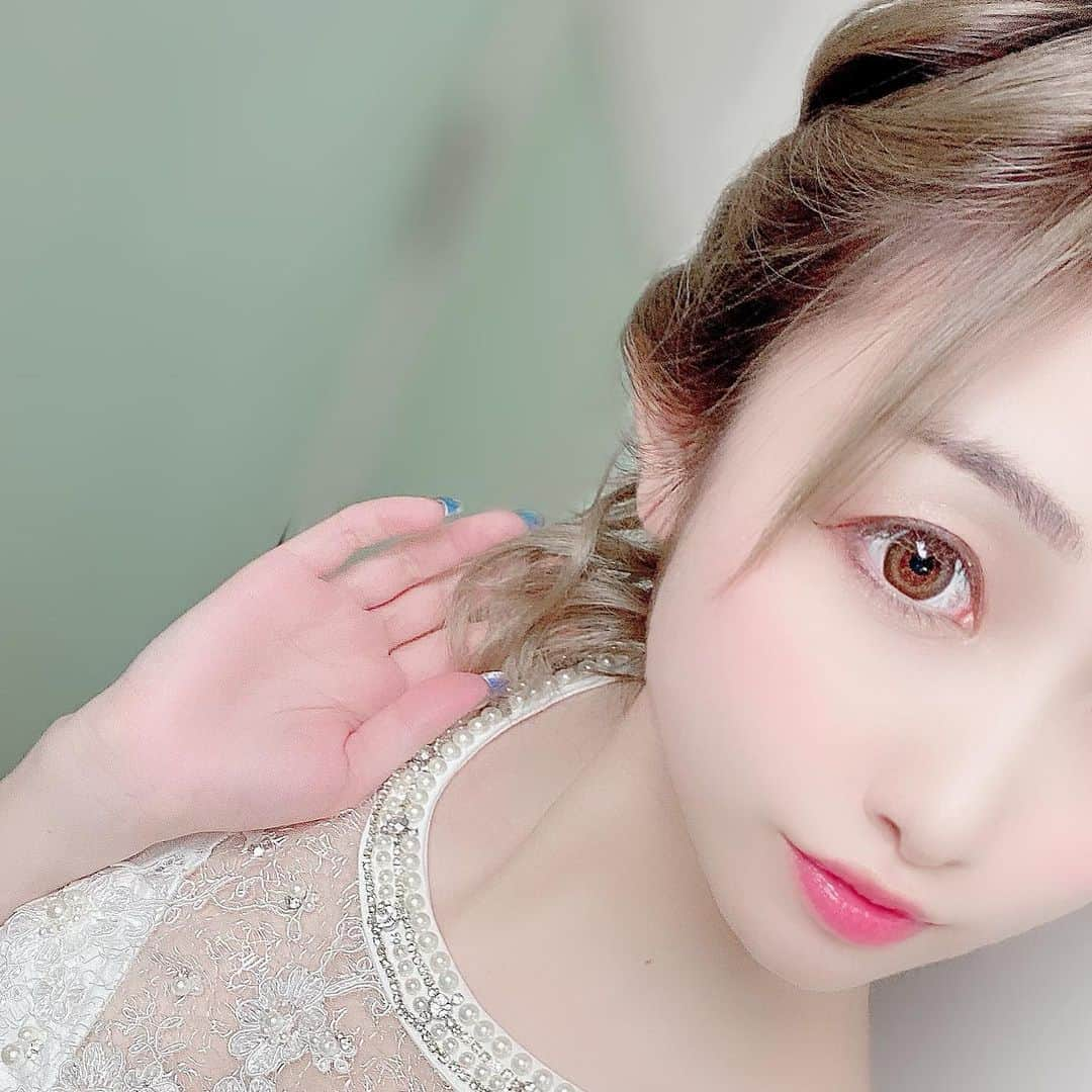 うららさんのインスタグラム写真 - (うららInstagram)「今日ヘアメ可愛いけどあんまり盛れなくて残念🥺  #歌舞伎町 #歌舞伎町キャバ嬢 #歌舞伎 #キャバ嬢 #キャバクラ #キャバ #白 #ホワイト #ドレス #キャバドレス #ミナミ #六本木 #可愛い #可愛い女の子 #かわいい #かわいい女の子 #可愛い💕 #綺麗 #綺麗なお姉さん #キレイ #きれい」12月7日 21時07分 - urara_azianclub