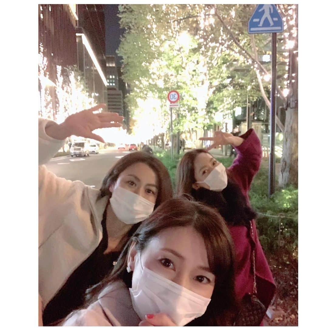 中野公美子のインスタグラム：「昨日は、東京パフォーマンスドール30周年記念ライブへ❣️ 先代TPDと新生TPDのコラボです🎶 先代からは、木原さとみさん、八木田麻衣ちゃん、 木伏夏子ちゃん、櫃割香奈子ちゃんが出演💖 先代TPDが出て来たら、 もう感動〜〜‼️ 皆さん当時と変わらず、 歌って踊ってめちゃ最高ーー‼️ 皆さん本当に凄い‼️ さすが先代TPDです‼️😆 当時憧れの眼差しで見ていたTPDの皆さんが目の前にいて、 感動して当時を思い出して泣きそうになるのを我慢しながら観ていました😭 本当にカッコ良かったし、 素晴らしかった‼️ もっと先代観たかったーー‼️ 勿論、新生TPDの皆さんも素敵だった❣️  そして、アンコールでは、 サプライズゲストで穴井夕子さんも登場‼️😆 あーもうTPDだ✨✨  当時以来、また先代TPDのライブが観れて本当に嬉しかったです💖  また先代TPDライブ観たい‼️ (個人的には、かなちゃんの「天使のらくがき」も聞きたかった)  最高のライブをありがとうございました😊💕  写真は、一緒に観に行った、 OPDのあっちゃんとあやのと💖  #東京パフォーマンスドール #30周年 #おめでとうございます #最高のライブ #tpd #TPD最高 #大阪パフォーマンスドール #opd」