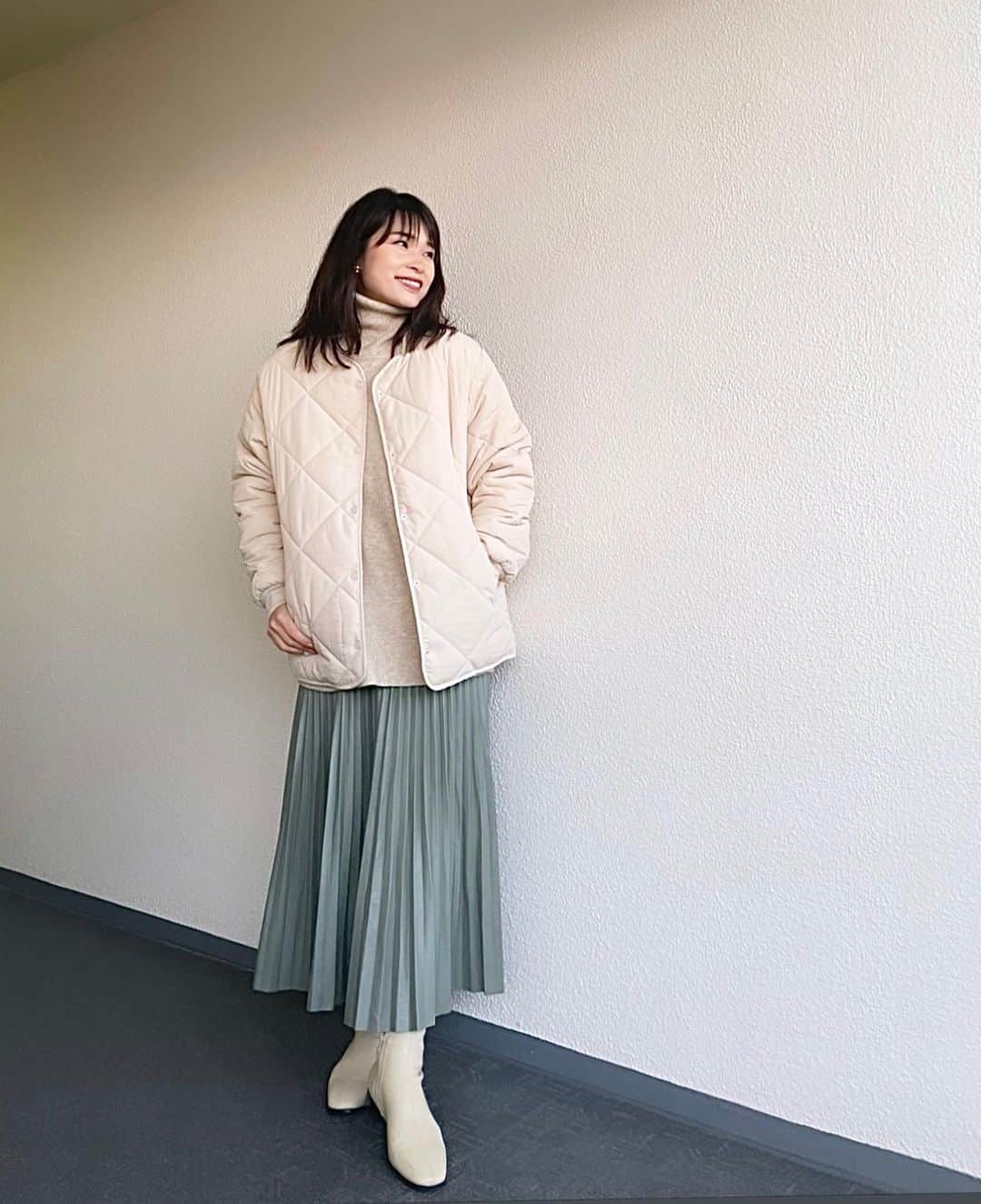 三佐和あやのインスタグラム：「#ootd ﻿お出かけしないのにお洋服やコスメの買い物ばっかりしてます😂 産後1ヶ月たったら 少しぱくちゃんとお出かけしてもOKなので はやくカフェとかいきた〜い⤴︎ 🧁✨ ﻿ #code  coat ... @ibeul__  Knit ... @saisondepapillon  skirt ... @grl_official  boots ... @sappun_japan   ﻿*+____*+____*+____*+ @ibeul__  のお買い物時に 10%off になるクーポンあるので  よかったらshopで お買い物時に使ってくださいね﻿ 𓍯 ✨  クーポンコード ▶︎ 7GYKHSE8﻿  ﻿ *+___*+___*+___*+___*+  #今日のコーデ #今日の服 #冬コーデ #きょコ #いつコ #シンプルコーデ #大人カジュアル #ママコーデ #ママバッグ #ママファッション #ファッション #ファッションコーデ お洒落  #ブーツコーデ #fashion #大人コーデ  #アラフォー #アラサーコーデ #30代コーデ #grl #グレイル」