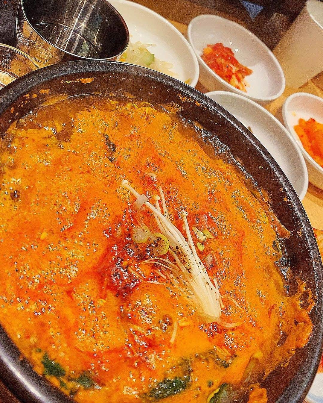 水瀬琴音さんのインスタグラム写真 - (水瀬琴音Instagram)「🌶🌶🌶 ・ ３日連続で食べても 飽きない韓国料理🇰🇷 どうしても辛いものが食べたくなる時あるよね？☺️ ・ ・ ・  #サムギョプサル #ユッケジャンスープ #チャーハン  #韓国料理 #食いしん坊 #foodstagram  #辛党 #辛い #辛いもの好き  #新大久保 #新大久保グルメ  #hotfood」12月7日 21時13分 - kotone_dayo___