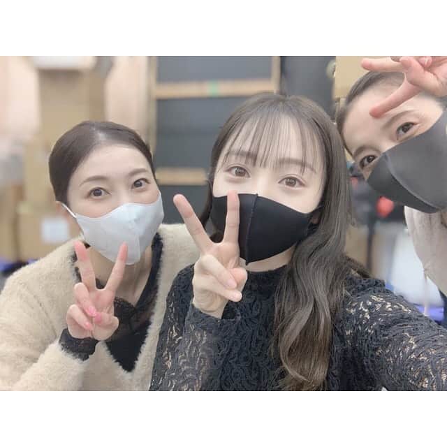 夢咲ねね（赤根那奈）さんのインスタグラム写真 - (夢咲ねね（赤根那奈）Instagram)「. とあるアップ時間に…。 可愛い、あみみとせーこ♪ . #ポーの一族 #ミュージカル #稽古 #ジェイン #レイチェル #シーラ #あみみ と呼びたいとずっと思っている🤍 #せーこ はせーこである💕」12月7日 21時16分 - yumesaki__nene