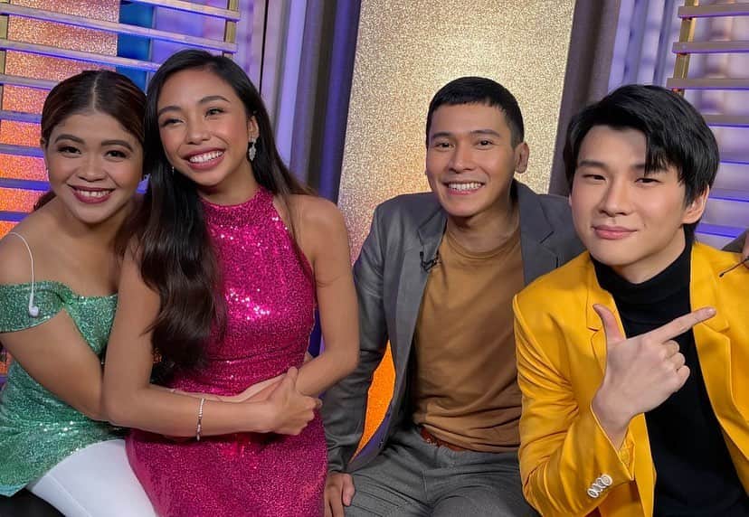 Kim Chiuさんのインスタグラム写真 - (Kim ChiuInstagram)「Thank you @pbbabscbntv for this great opportunity!!!❤️💙💛 CONGRATULATIONS to the entire PBB CONNECT TEAM on cam and most especially off cam! Congratulations!!!!! ✨✨✨. . Congrats also to ate @iamsuperbianca @iamrobidomingo @mrandmrsfrancisco @mr_enchongdee @richardjuan @maymay and ate @celestinegonzaga we miss you last night!💙💛❤️」12月7日 21時19分 - chinitaprincess