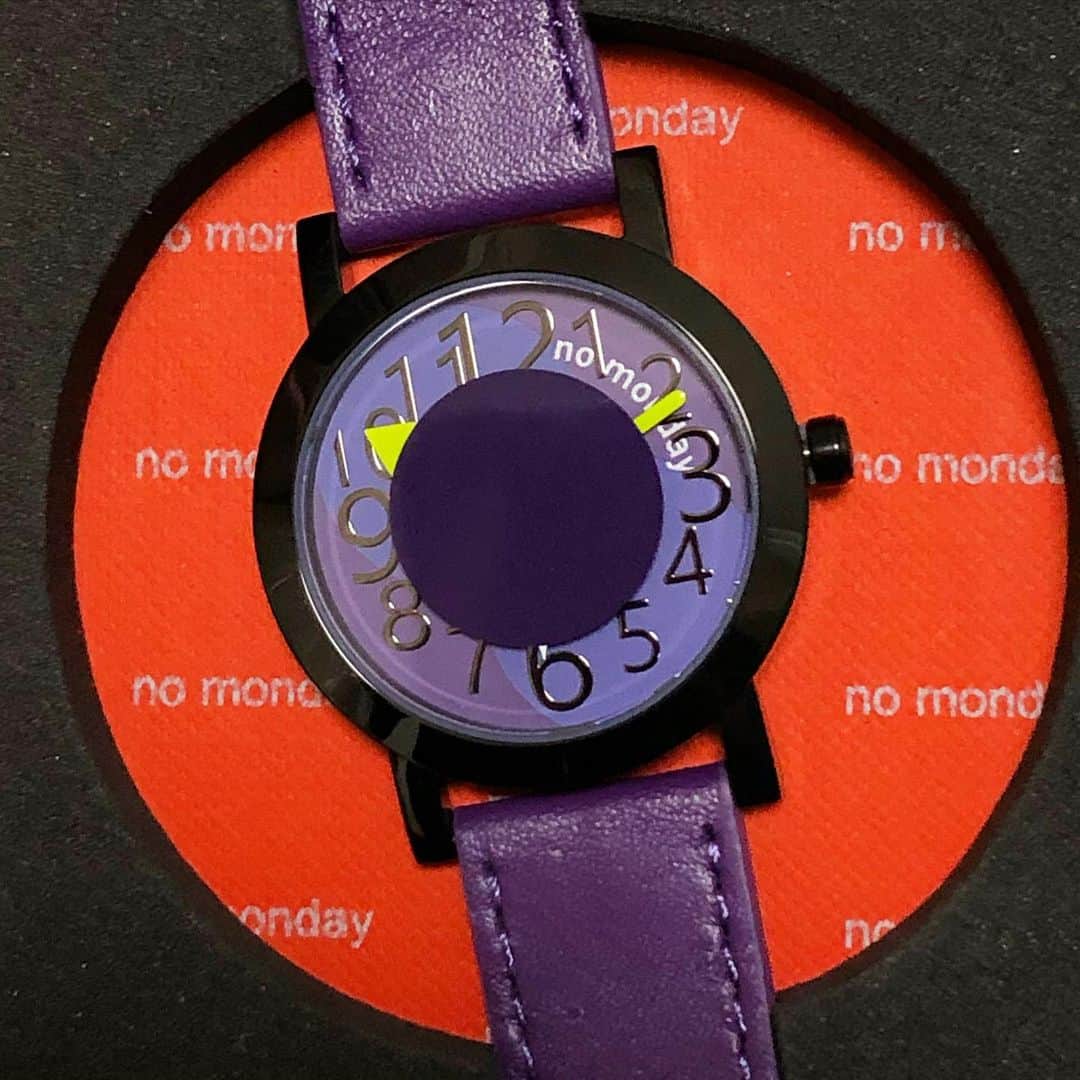 Sagiri Kitayamaさんのインスタグラム写真 - (Sagiri KitayamaInstagram)「キャスバル兄さん(8.3kg)と 、 @nomonday_jp の腕時計⌚✨ 写真は、バイカラーのカラー使いがオシャレな SEASON COLLECTION。文字のフォントやカラーリングがキャッチーで、コーデの差し色にとても映えます😺 ほかにもスタイリッシュで個性的な素敵な腕時計が沢山あるのでチェックしてみて下さいね🌟  クーポンご使用で 10%OFFになります🌟 10%offクーポンコード➡【 rererkz42 】  #ノーマンデー #nomonday #腕時計  #時計 #手元倶楽部 #catlover #ノルウェージャンフォレストキャット #norwegianforestcat #cat」12月7日 21時24分 - rererurerurela