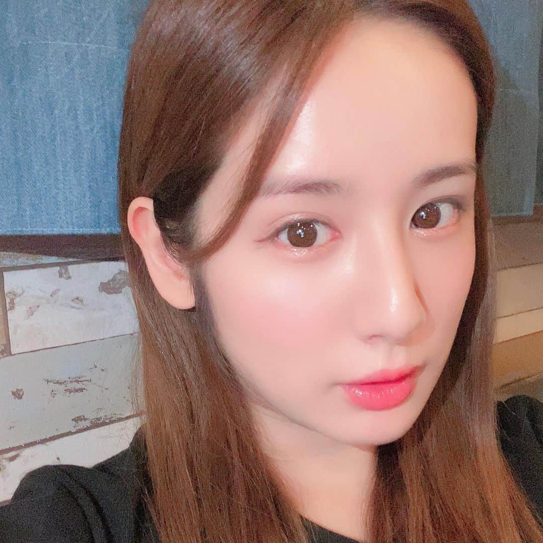 カブトムシゆかりさんのインスタグラム写真 - (カブトムシゆかりInstagram)「. ずっとセザンヌのアイライナー使っていたのだけど、 . もう少し薄めのラインにしたくて新調してみたらとても良かった👀 . 目周りの油分多めなのでペンシルだとすぐ滲んでしまうため、リキッドが好き〜！ . KATEのやつは全６色あって迷ってしまったよ、今度ヌーディベージュも買ってみまうす🦔 . #アイライナー #色素薄い系メイク  #kate #ダスティーピンク #コンシャスライナーカラー #リキッドアイライナー #ちふれ #プチプラコスメ #薬局コスメ #ドラッグストアコスメ」12月7日 21時30分 - kabutomushiyukari