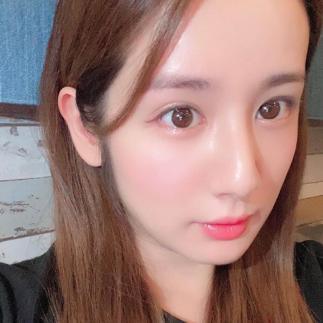 カブトムシゆかりさんのインスタグラム写真 - (カブトムシゆかりInstagram)「. ずっとセザンヌのアイライナー使っていたのだけど、 . もう少し薄めのラインにしたくて新調してみたらとても良かった👀 . 目周りの油分多めなのでペンシルだとすぐ滲んでしまうため、リキッドが好き〜！ . KATEのやつは全６色あって迷ってしまったよ、今度ヌーディベージュも買ってみまうす🦔 . #アイライナー #色素薄い系メイク  #kate #ダスティーピンク #コンシャスライナーカラー #リキッドアイライナー #ちふれ #プチプラコスメ #薬局コスメ #ドラッグストアコスメ」12月7日 21時30分 - kabutomushiyukari