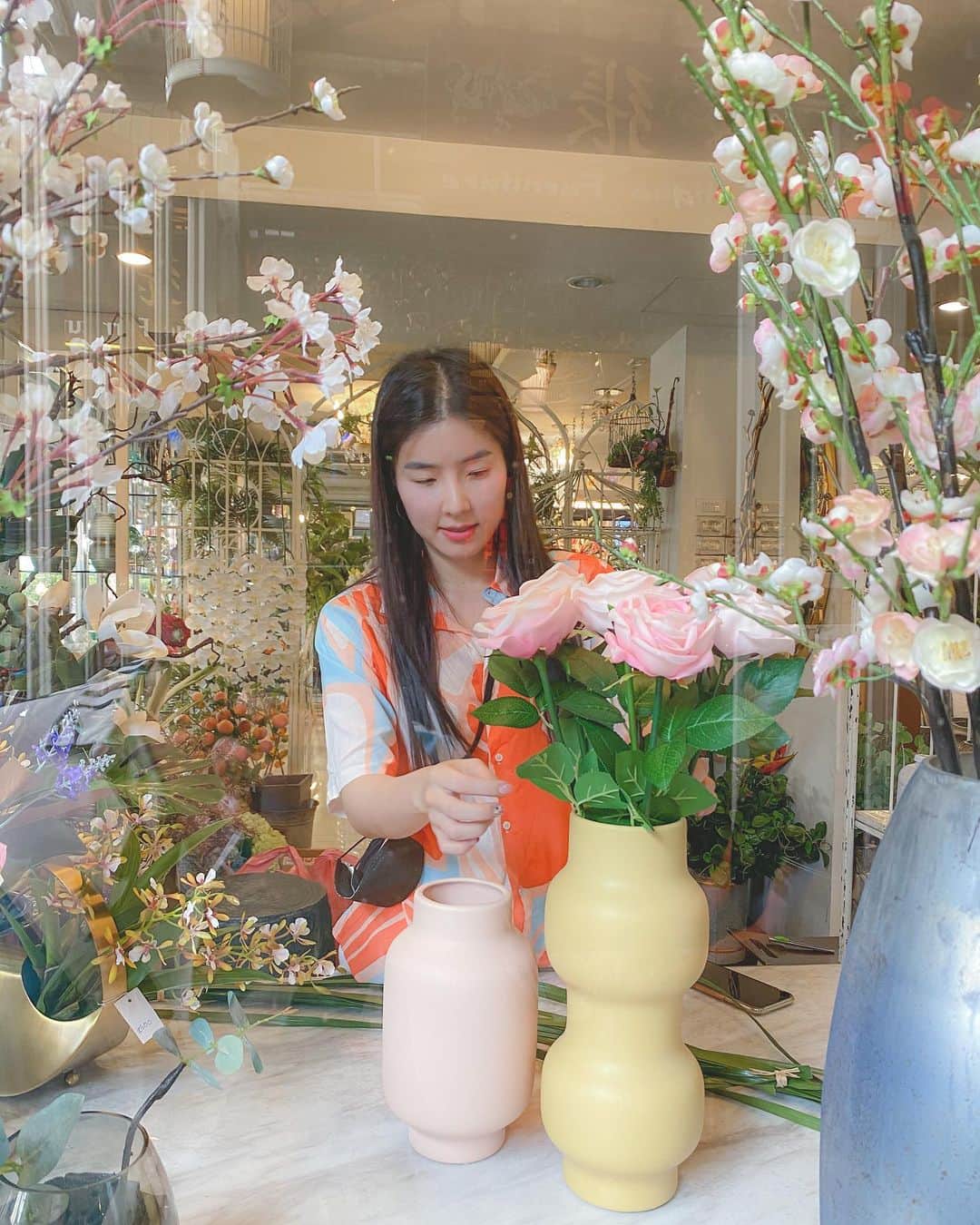 GYEON SEOさんのインスタグラム写真 - (GYEON SEOInstagram)「_* oh my flowers 🌷🌻🌹 . . #อยากไปเรียนจัดดอกไม้」12月7日 21時31分 - queengyeon