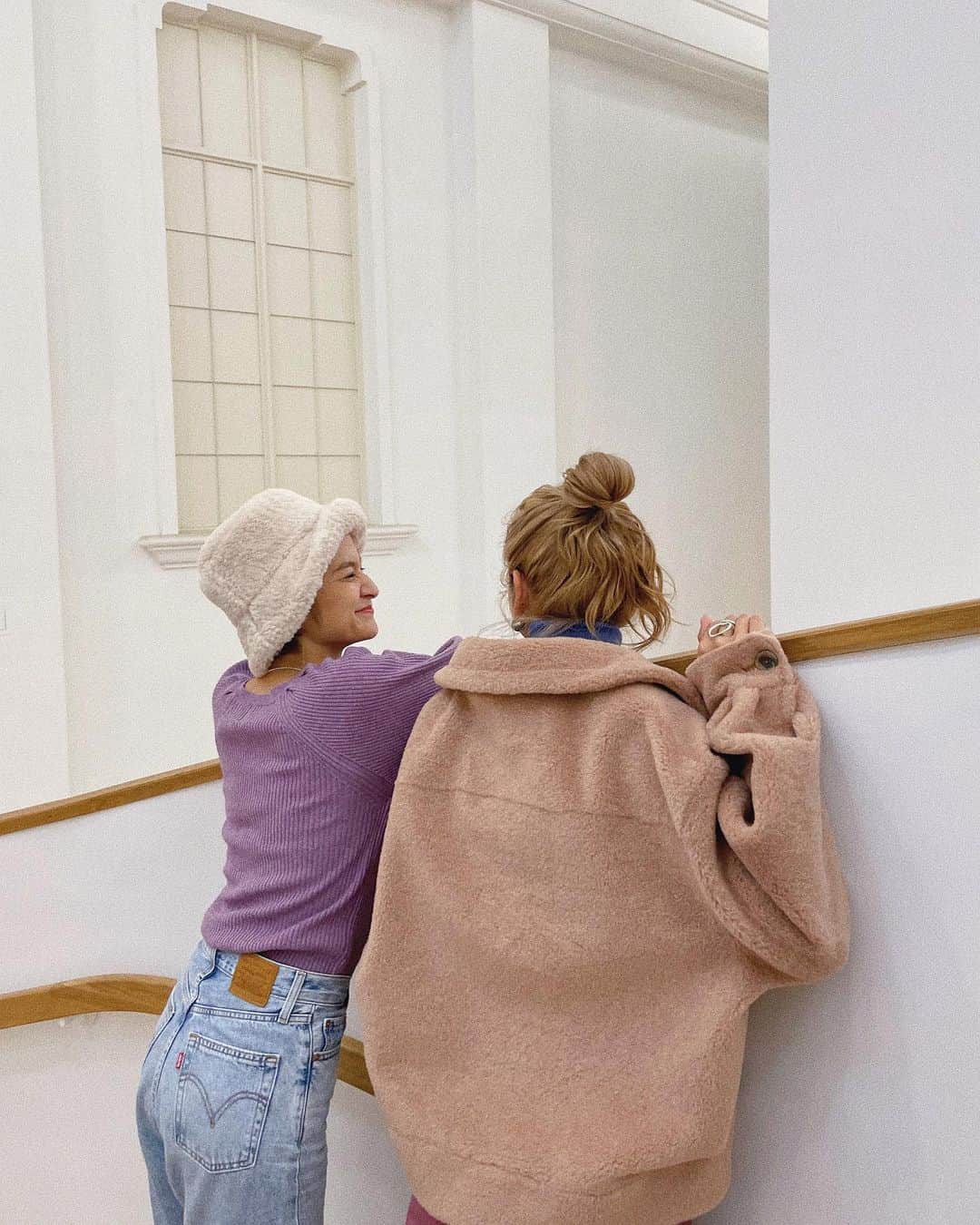 岩渕加恵さんのインスタグラム写真 - (岩渕加恵Instagram)「m u s e u m 🪐 美術館好きのりこー夫婦に連れて行ってもらった 京セラ美術館がとっても素敵だった💗  可愛くもあり〜 おしゃれでもあり〜 行けてよかった☺️🤝💗  カメラ向けたらすぐ踊ろうとするりこーさん😂 （最後の動画より。笑 （凸凹コンビの声の低さねっ。笑  #京都 #京セラ美術館 #思い出」12月7日 21時32分 - kae0113