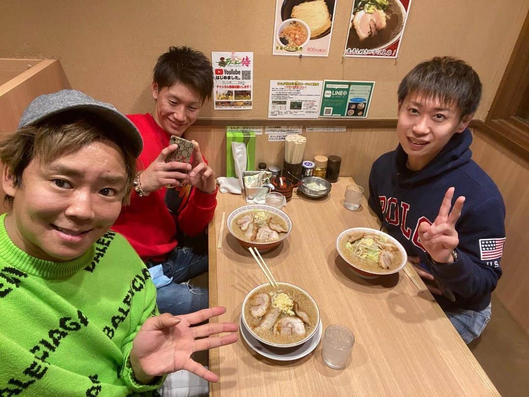 楽しんごさんのインスタグラム写真 - (楽しんごInstagram)「#コロナ対策ラーメン  ここ以外美味いラーメンを知らない！  せたが屋の 魚郎ラーメン食べると 濃厚な背脂で喉を潤し　 食後カラオケ行くと めちゃくちゃ良く声が出るの！  そしてにんにくたっぷりで体温上がり 免疫力UP！本当風邪引かないし コロナ対策に本当に良いラーメンだと思う🍜☺️ #せたが屋」12月7日 21時33分 - tanoshingo.official