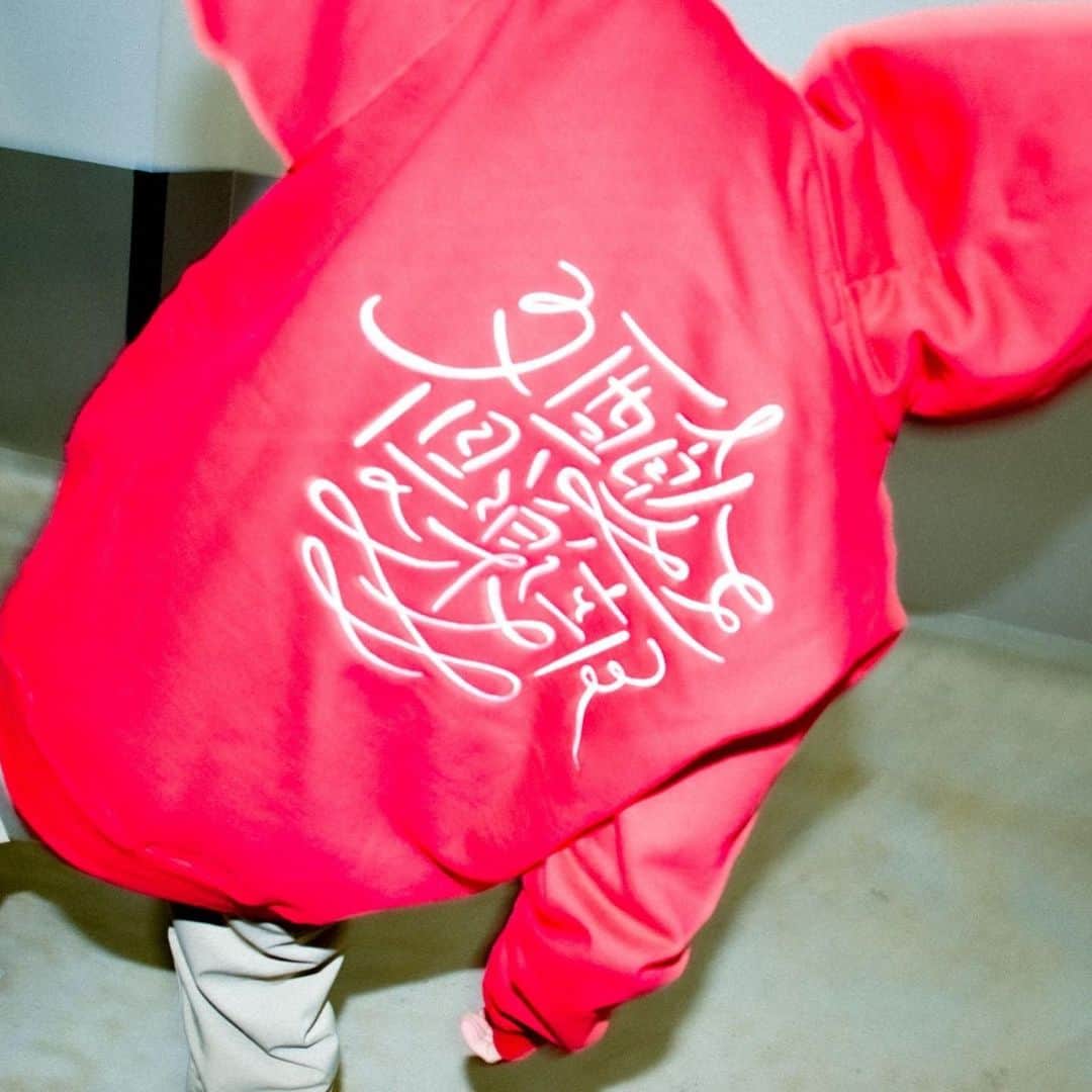 GENさんのインスタグラム写真 - (GENInstagram)「赤いパーカー 名古屋のアホな後輩がやってるブランド @clubsakenomitai  @atoyratihsonik  photo by @takeshiyao」12月7日 21時34分 - 04genls