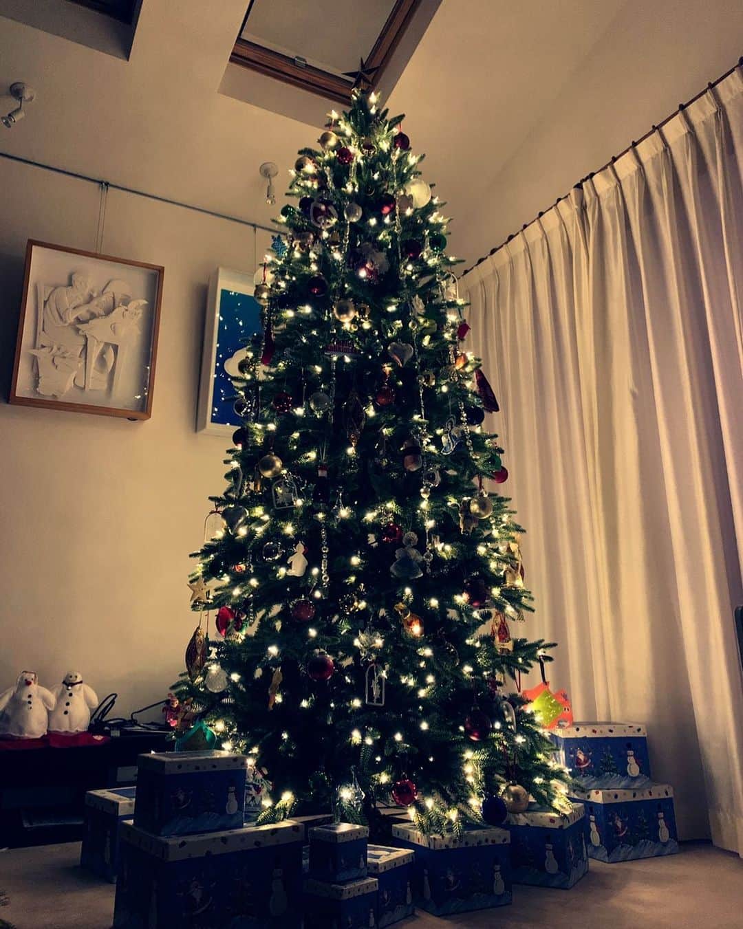 早見優さんのインスタグラム写真 - (早見優Instagram)「我が家のクリスマスツリー。 Our Christmas tree this year 2020 #christmastree  #Christmas #holidays」12月7日 21時34分 - yuyuhayami