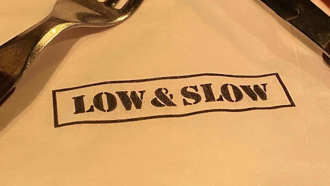 ジンソクさんのインスタグラム写真 - (ジンソクInstagram)「드디어 먹었다. 녹았다...  🍗🍖  ついに食べた  @lowandslow_officialkr」12月7日 21時42分 - jinstar