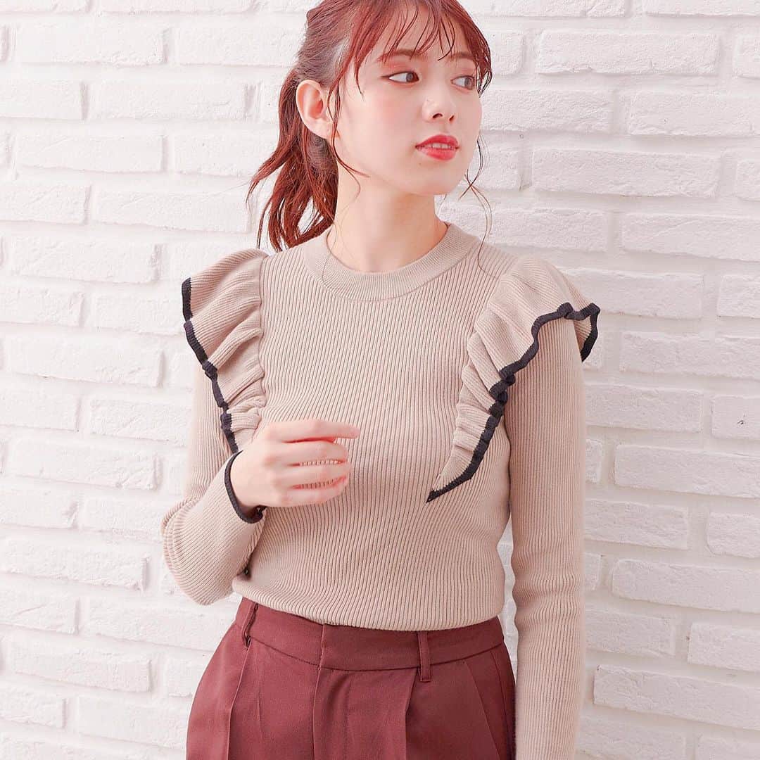 JILL STUART Beauty HKさんのインスタグラム写真 - (JILL STUART Beauty HKInstagram)「🌸 預訂款 I'm a Lady Ruffle Knit Top #HanasakuT2020AW006 Color: Black  Brown Size: F [Length: 50cm Chest: 64cm (Elastic) Sleeves: 57cm] 🛒Click入bio條link/inbox落單」12月7日 21時42分 - bettermedical.hk