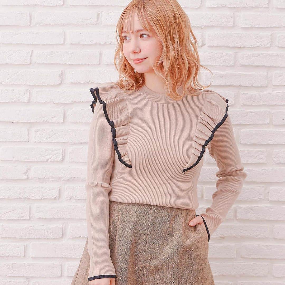 JILL STUART Beauty HKさんのインスタグラム写真 - (JILL STUART Beauty HKInstagram)「🌸 預訂款 I'm a Lady Ruffle Knit Top #HanasakuT2020AW006 Color: Black  Brown Size: F [Length: 50cm Chest: 64cm (Elastic) Sleeves: 57cm] 🛒Click入bio條link/inbox落單」12月7日 21時42分 - bettermedical.hk