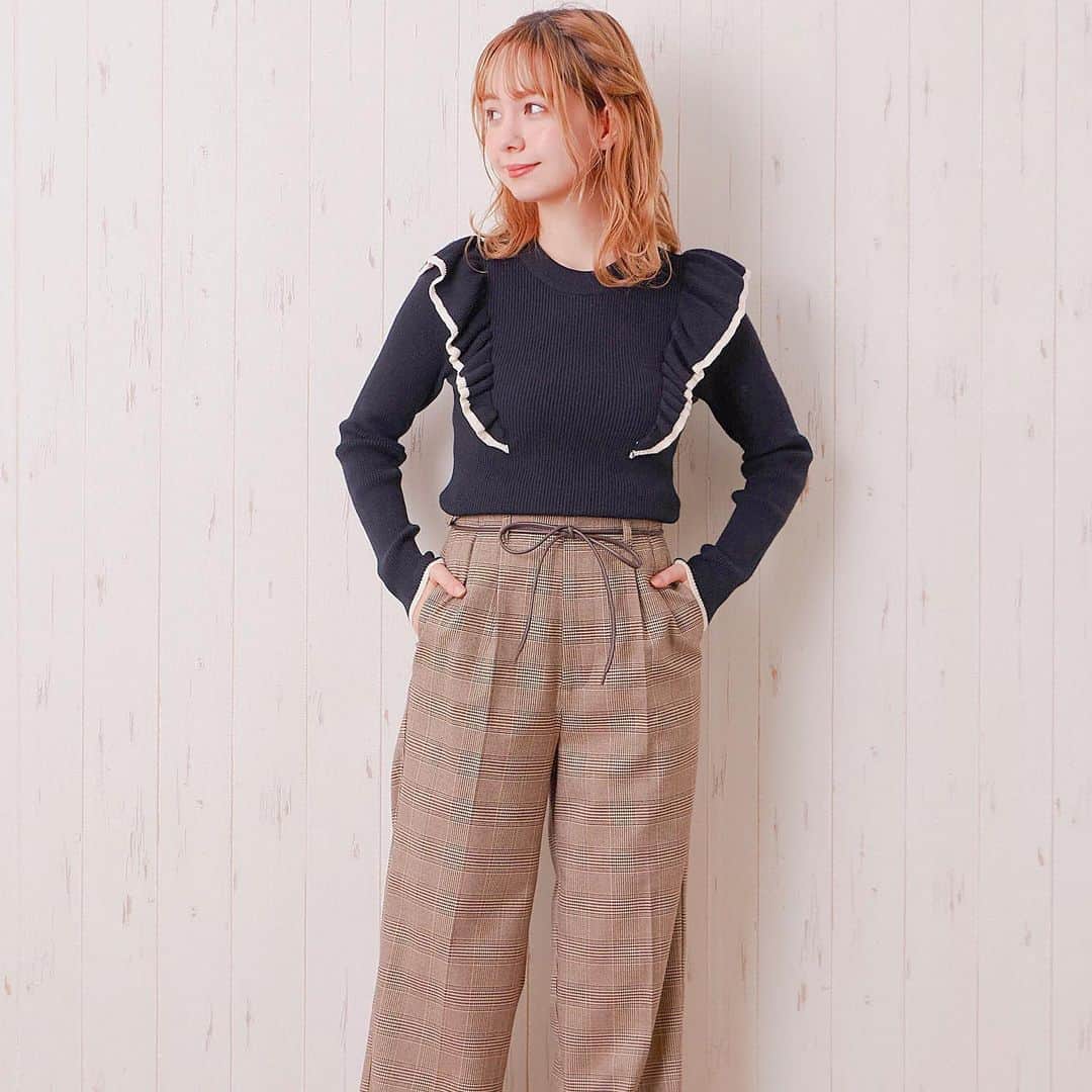 JILL STUART Beauty HKさんのインスタグラム写真 - (JILL STUART Beauty HKInstagram)「🌸 預訂款 I'm a Lady Ruffle Knit Top #HanasakuT2020AW006 Color: Black  Brown Size: F [Length: 50cm Chest: 64cm (Elastic) Sleeves: 57cm] 🛒Click入bio條link/inbox落單」12月7日 21時42分 - bettermedical.hk