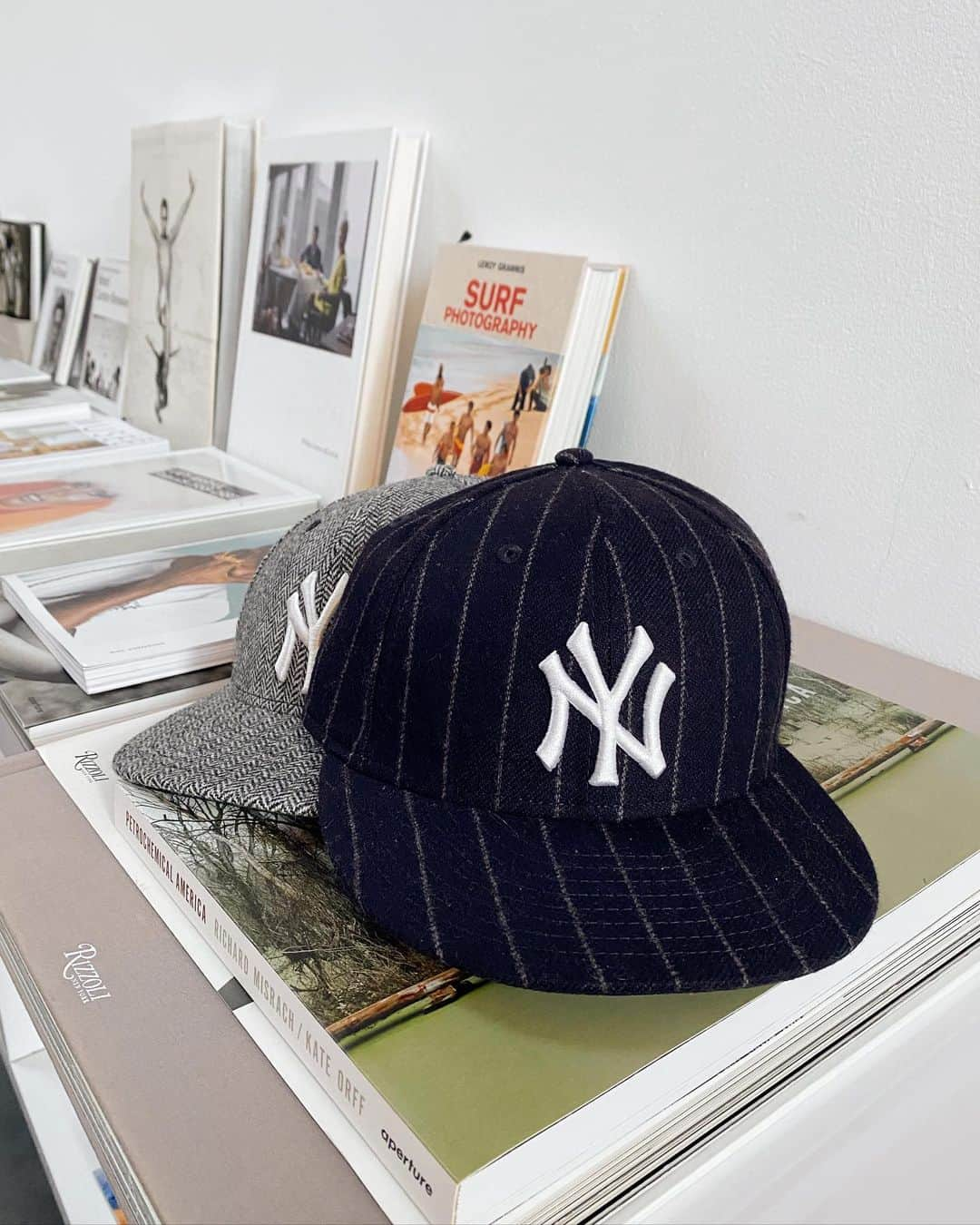 トッドスナイダーさんのインスタグラム写真 - (トッドスナイダーInstagram)「Restock Alert: Yankee Caps 🧢 . . . #toddsnyder #TSTheSeason #newera #yankees #nyyankees #neweracaps #baseballcap #capaddict #capholics #lids #newyork」12月8日 8時37分 - toddsnyderny