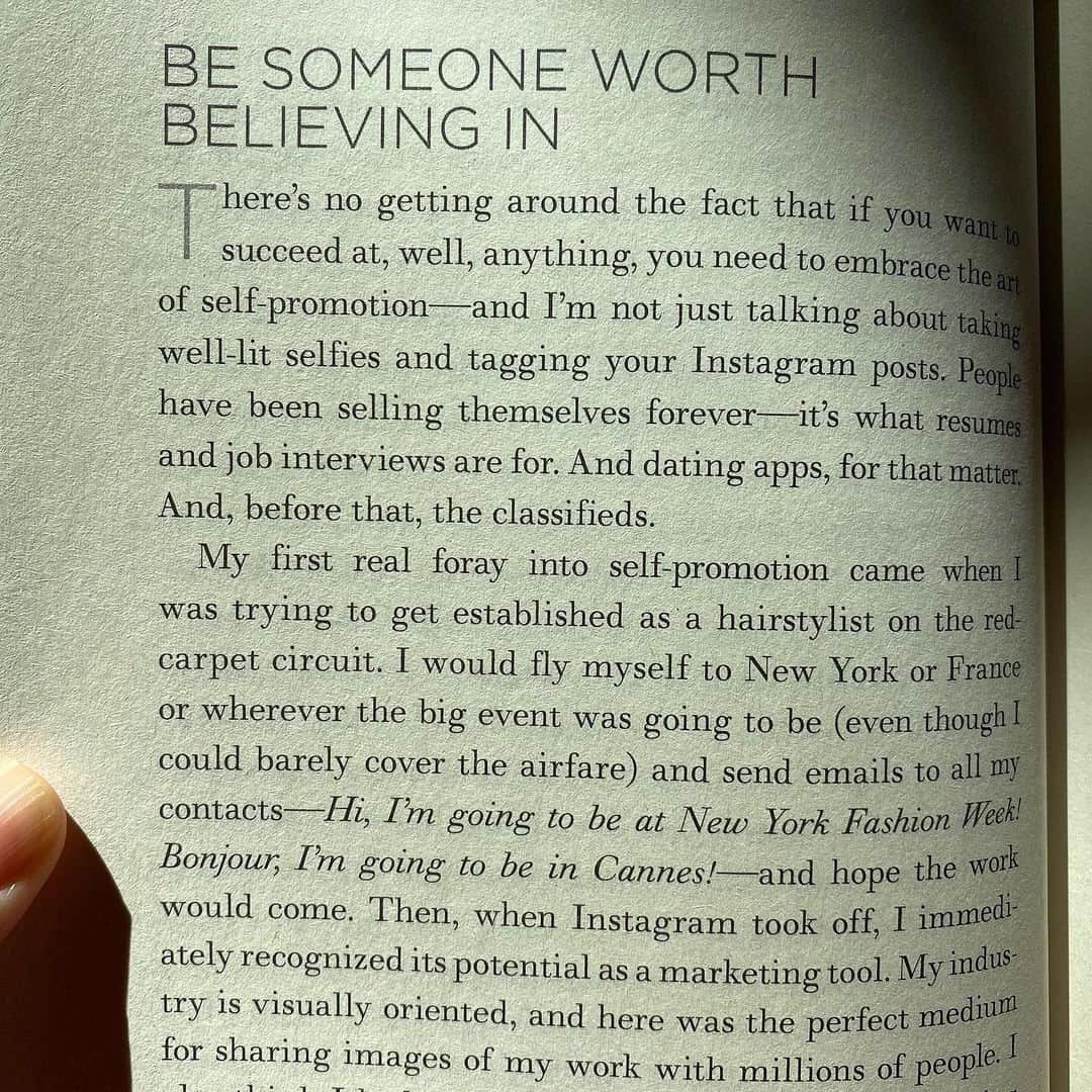 JEN ATKINさんのインスタグラム写真 - (JEN ATKINInstagram)「Excerpt from my book, out tmrw 📚🤸🏻‍♀️ One of my favorite @chelseahandler quotes about Confidence that helped inspire this chapter: “Whenever I have trouble standing up for myself, I think about whether I’d tolerate the situation if it were happening to one of my sisters, mother, daughter, or niece. If it’s not acceptable for them, it’s not acceptable for me.”」12月8日 8時40分 - jenatkinhair