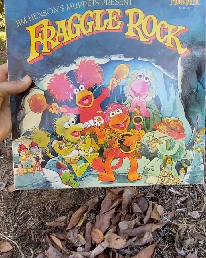 ジェイソン・ムラーズのインスタグラム：「Meant to share this on #recordstoreday - a crazy colorful new picture disc from Fraggle Rock - Rock On! featuring all the music from the new Apple TV series - with @alanis @tiffanyhaddish @common @ziggymarley @nph & legendary Fraggle/Muppet performers. How did I get so blessed to be in such good company!? Thank you Fraggles. You Rock! #doozers @lakeshorerecords」