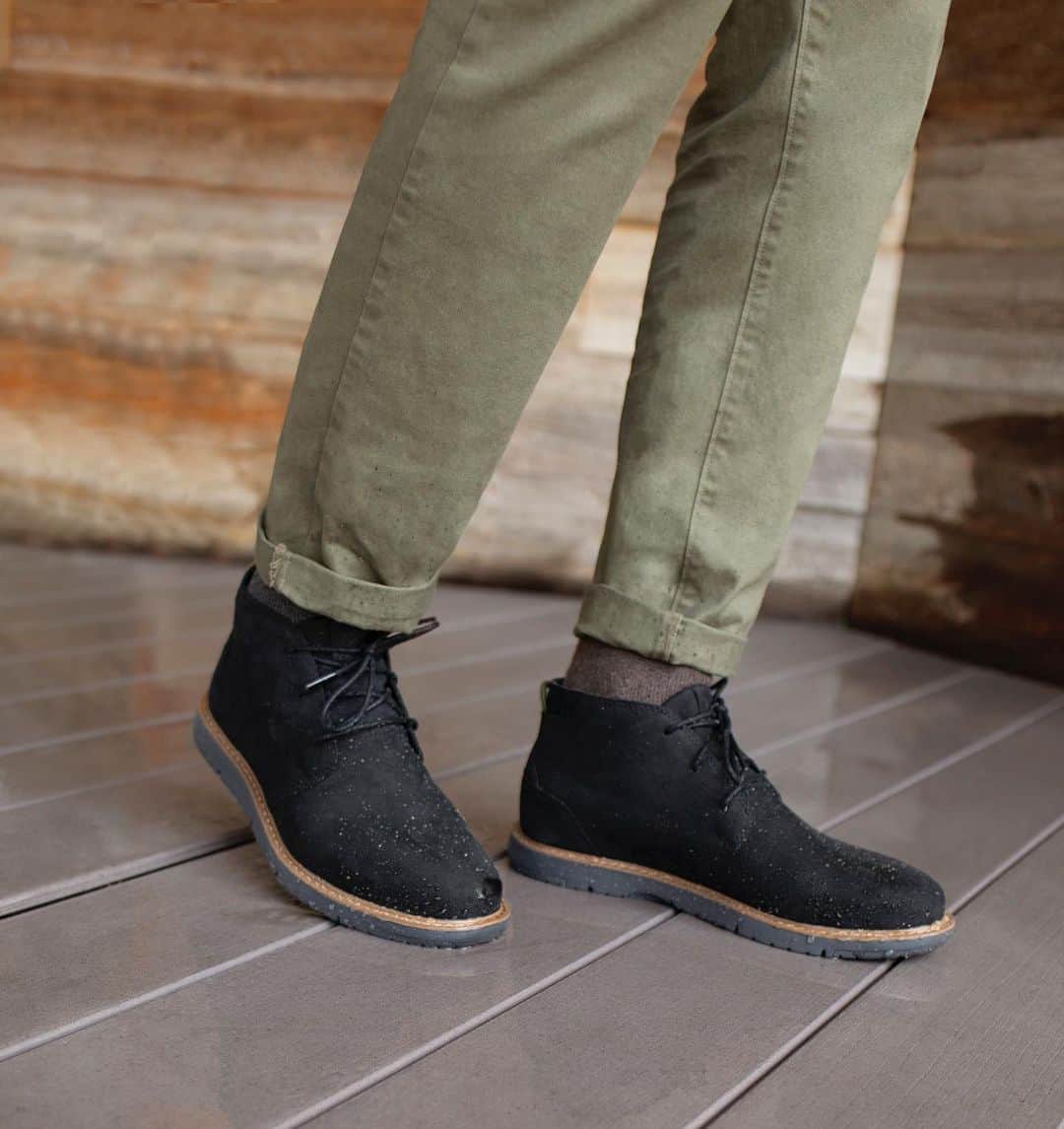 トムズシューズのインスタグラム：「The Navi Boot in water-resistant leather. Not quite formal, not quite casual, always impactful.」