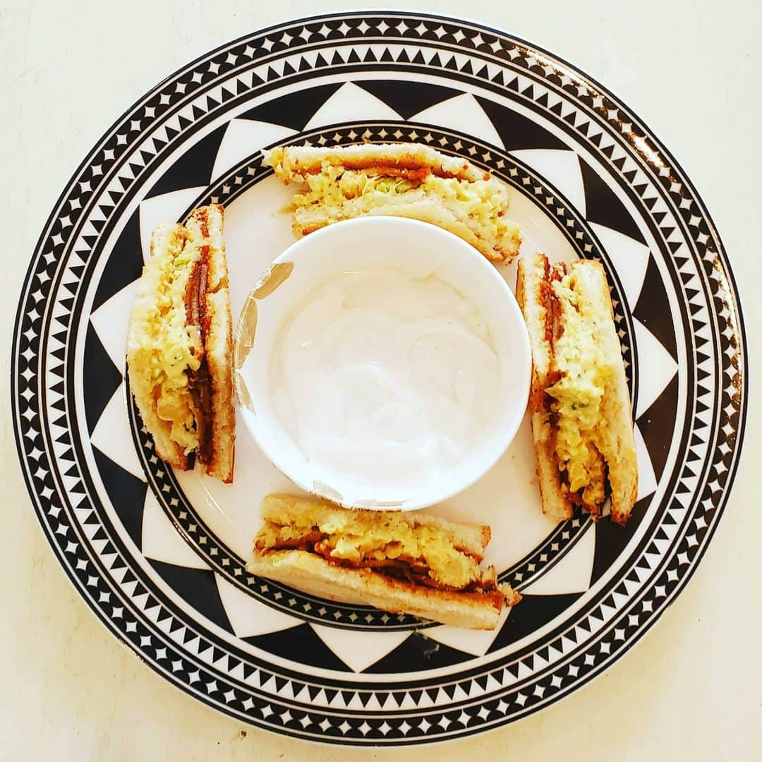 ガソリングラマーさんのインスタグラム写真 - (ガソリングラマーInstagram)「PLANT BASED CHEESE BACON EGG SALAD TOAST SANDWICH + YOGURT #GASOLINEKITCHEN 🍞🧈🧀🥓🍳🌿🥥 @heartlandbreadco #grandmasperfectwhite #bread  @miyokoscreamery #oatmilk #butter #pepperjack #cheese @rabbitholefoods #unegg #chickpea #dip #delisalad #eggsalad  @munchiesdeli #bacon  @mountainroseherbs black pepper @harmlessharvest #coconut #yogurt #vegan #veganfood #whatveganseat #plantbased #vegetarian #VEGANGOOD #vegansofig #veganfoodie #foodie #plantbased #plantbasedfood #plantbasedfoodie @gasolineglamour #gasolineglamour  @gtfoitsvegan  #gtfoitsvegan @caskatatableware fez plate」12月8日 7時12分 - gasolineglamour